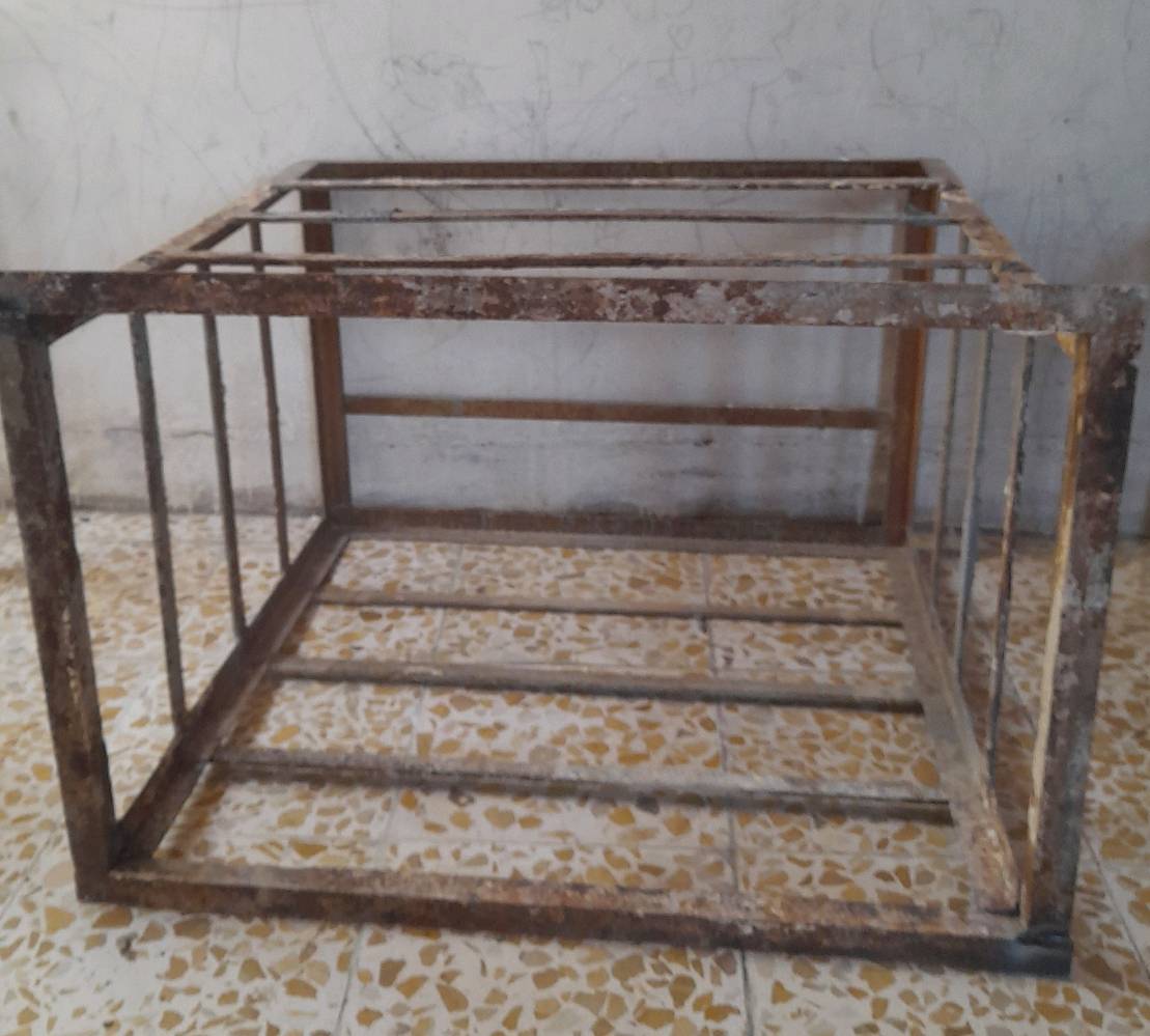 ستلايت سترونك نظيف مع اولمبي ب٢٥ الف ٢ قفص مضبوط مال مكيف الواحد ب٢٥ الف واتربم برفاب جديد ب١٠ الف و  واتربم آخر ب١٠ كان في كونفيرا وايضا قفص اخر لمكيف ب٢٠ الف ويرهم ميز مبرده وكان مربوط مباشر على مربع شباك يعني ما بي وجه مربع  مبين بلصور شراي خاص زعفرانيه  او وات ساب ***********  وبوفيه قياس كبير نظيفه تفاصيلها بلصوره ب١٧٥ الف بيها مجال