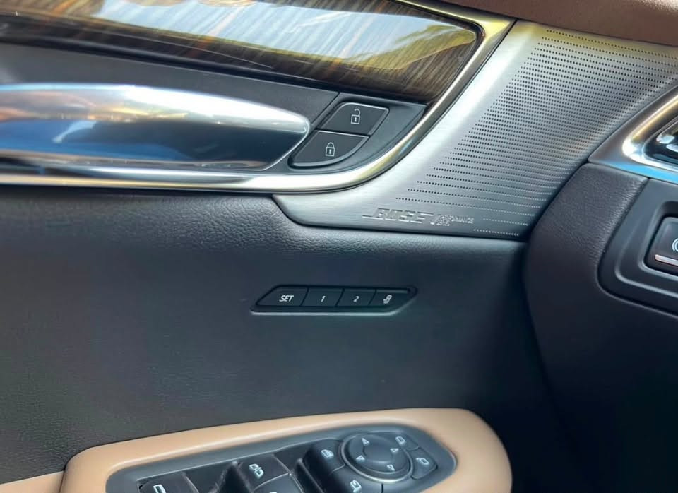 بيع شوية مستعجل 

كاديلاك XT6 موديل 2022 
محرك 6 سلندر 3600
فئة بريميوم لاكجري  
جام اسود باقي لشهر 8
داخل ملكي قهوائي اسود 7 مقعد
سنوية عظم جديد لحد 2030
حادث فقط جاملغ و الباب صائق بارد بدون صبغ
ماشي 63 ميل
صور حادث موجود
السيارة فول مواصفات، 
ايرباك بس برده وراجع شريكة سيستم
• ماوس للتحكم بالشاشة
• ستيرن هتير
• كشنات خزن ميموري
• كشنات تدفئة
• كشنات اهتزاز للتنبيه من الاصطدام
• كشنات أمامية كهربائية
• كشنات خلفية تصعد وتنزل كهرباء
• جنطة كهرباء وتفتح بالقدم
• حساسات أمامية وخلفية
• رادارات جانبية
• داتا شو لعرض تنبيهات الاصطدام
• 4 وضعيات قيادة
• 2 ويل / 4 ويل / نورمل / سبورت
• هاند بريك إلكتروني
• بانوراما
• تبريد مركزي 3 قطع
• لايتات LED
• مرايات شفط وإشارات بالمرايات
• منافذ USB و Type-C بكل مكان
• نظام صوت Bose
رقم وتس اب ***********
