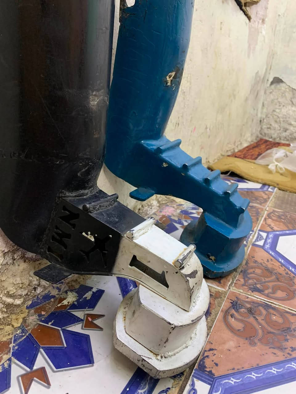 سلامً عليكم نزالات البيع سعر ال واحد 35 وبي مجال حك جيه تصال او واساب ***********
