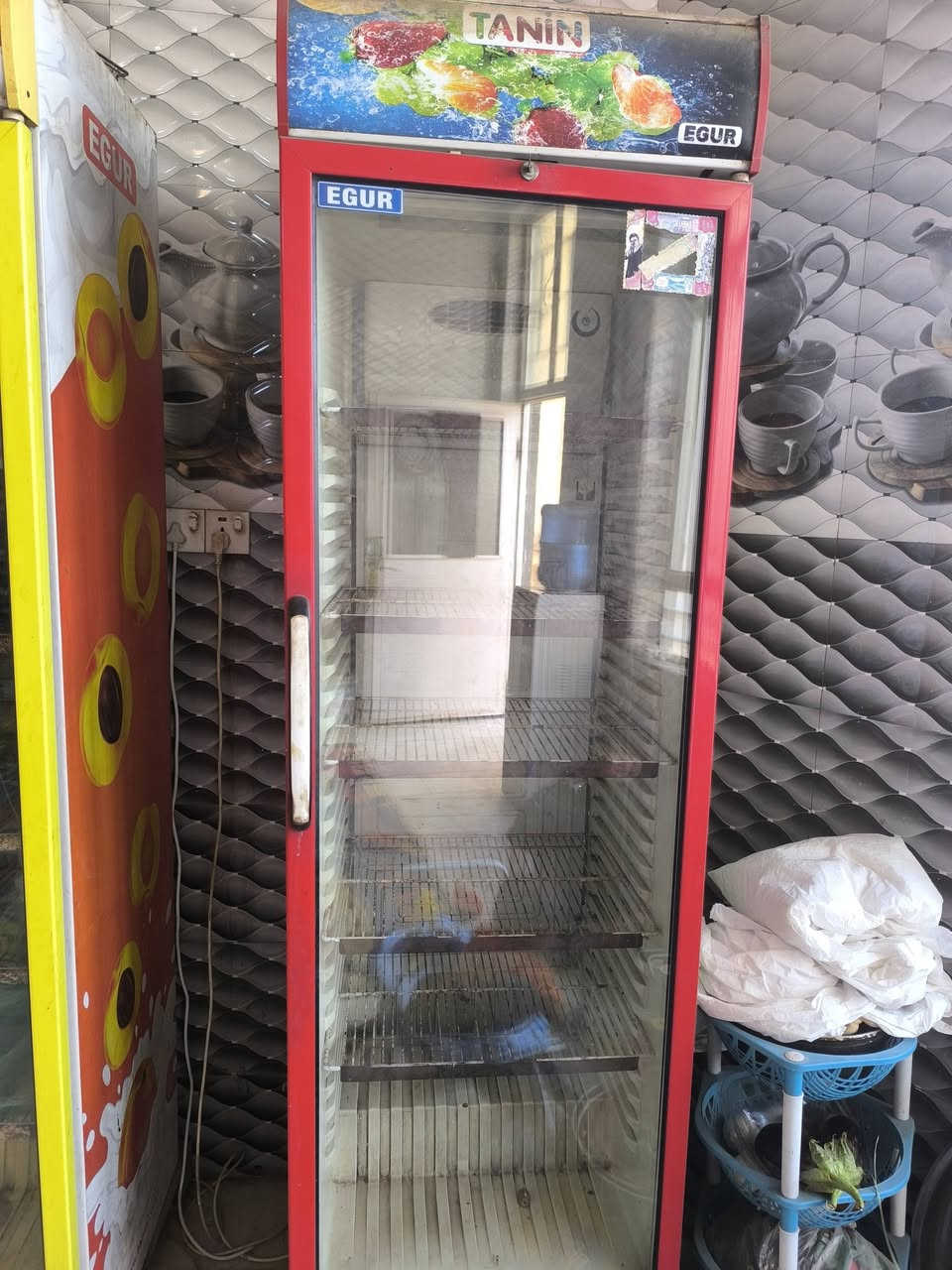 برادات عدد اثنين شغالات شرط الفحص سعر الواحد100ومجمده حجم كبير نقص غاز فقط100 مكان كربلاء طويريج ***********
