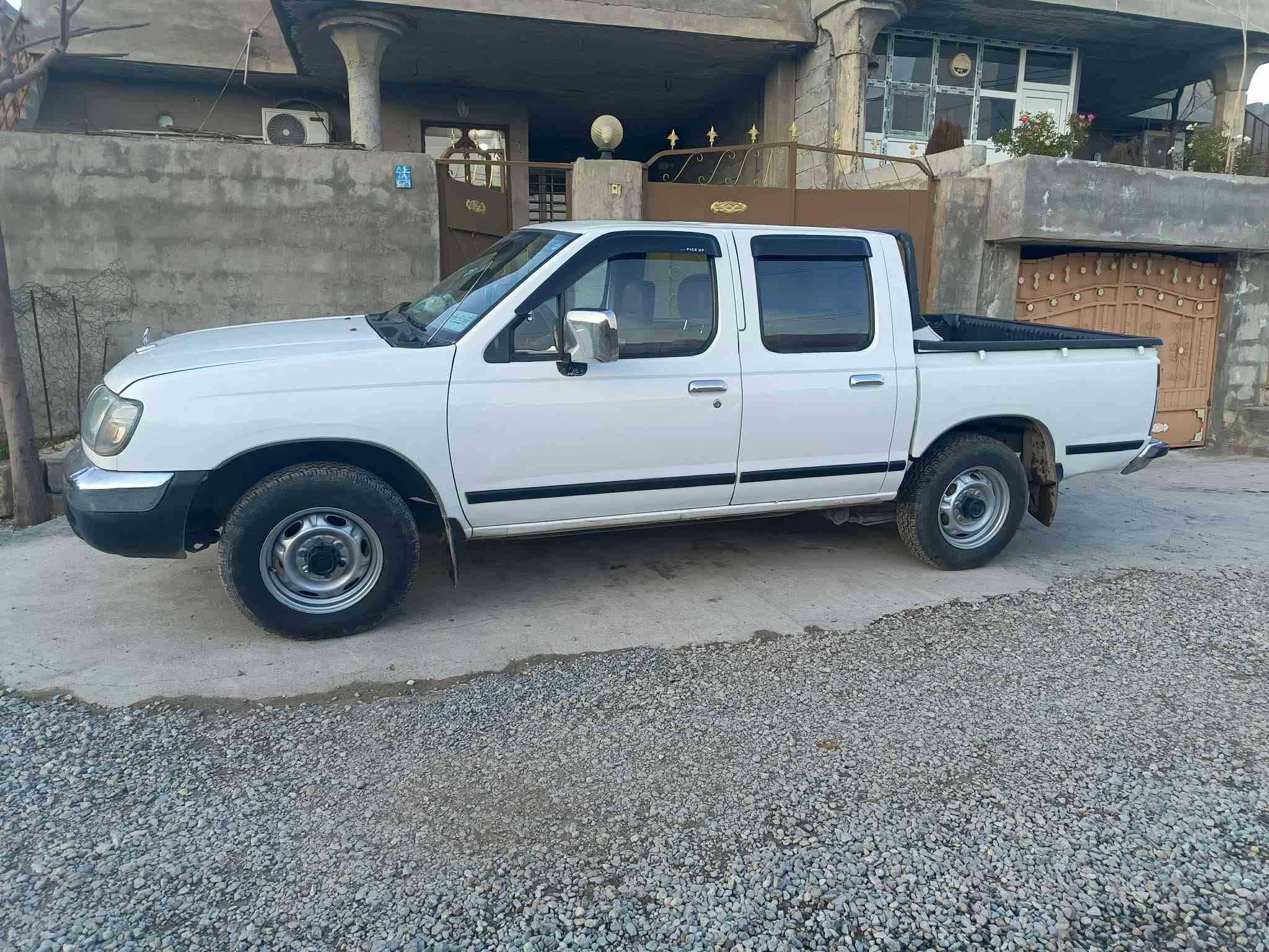 سەرەتابەنای خوا
نیسان پیکاب دەبڵ قەمەرە
مۆدیل 2002
بەخ
ئارم  دهۆک پاکانەشی بۆکراوە
ئارموئەولیات بەشەرت
دەبڵ گیج
جام کارەبا
ئاوینەکارەبا
تەبریت وەک سەلاجەی
دوپارجەی بۆیاخە
دەحمولیدراوبەشەرت
گیرومەکینەی بەشەرت
توندوتۆڵی بەشەرت
سەیارەی ماڵیە 
محامەلەمەکە تا ترای پی ئەکەی
دەجیەفەحس
جوارویلوتایەی لۆکی لەژیرە
سەیارەکە زۆرلەرسمەکان جوانترە
ماڵی دۆستە
سحری 76محامەلە
بۆپەیوەندی 
***********
