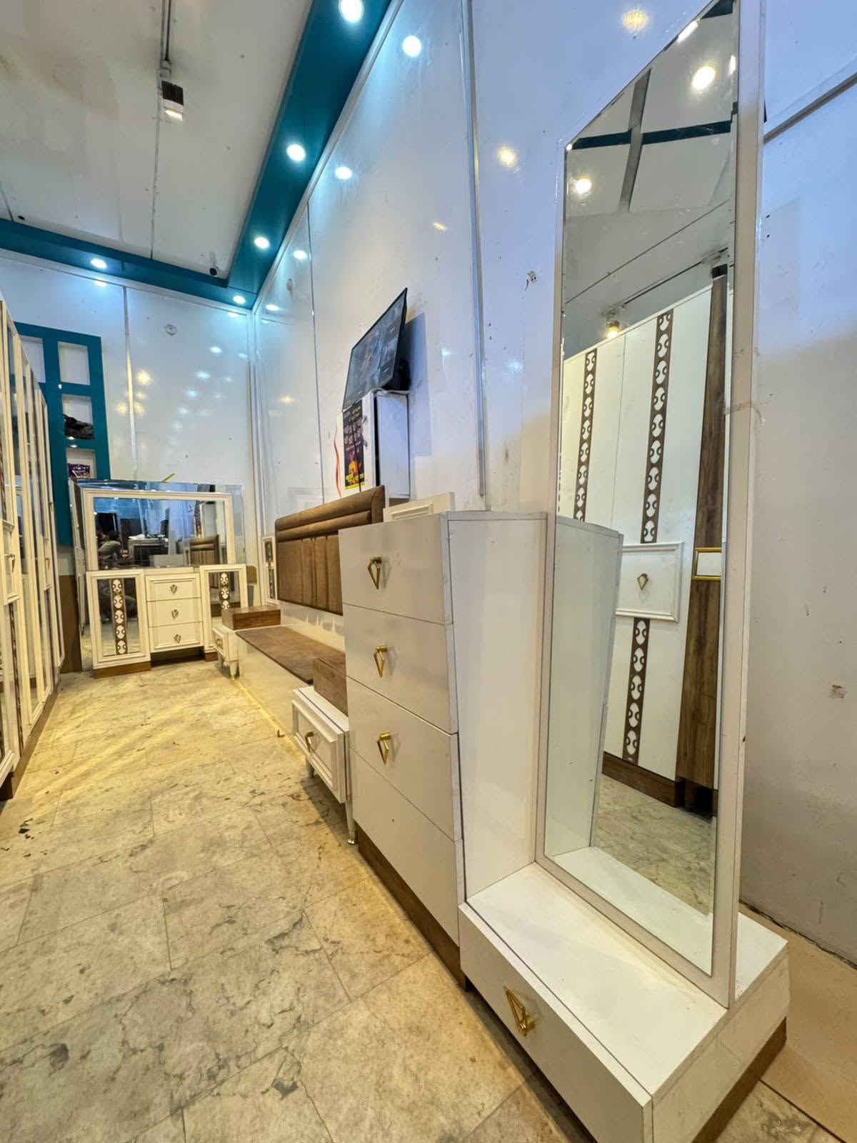 غرفه 10 قطع جديده للبيع السعر675
لاستفسار واتساب ***********
