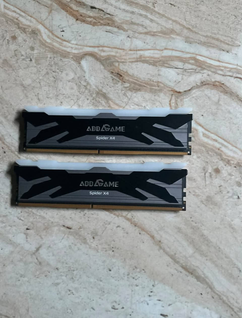 للبيع قطع حاسوب مستعملة:
* رامات: Addlink Spider X4 RGB | 16GB (8x2) | 3600MHz - CL18
 * هارد HDD: Toshiba 2TB
 * هارد SSD: KingSpec 256GB
🚚 يتوفر توصيل
📞 ***********
