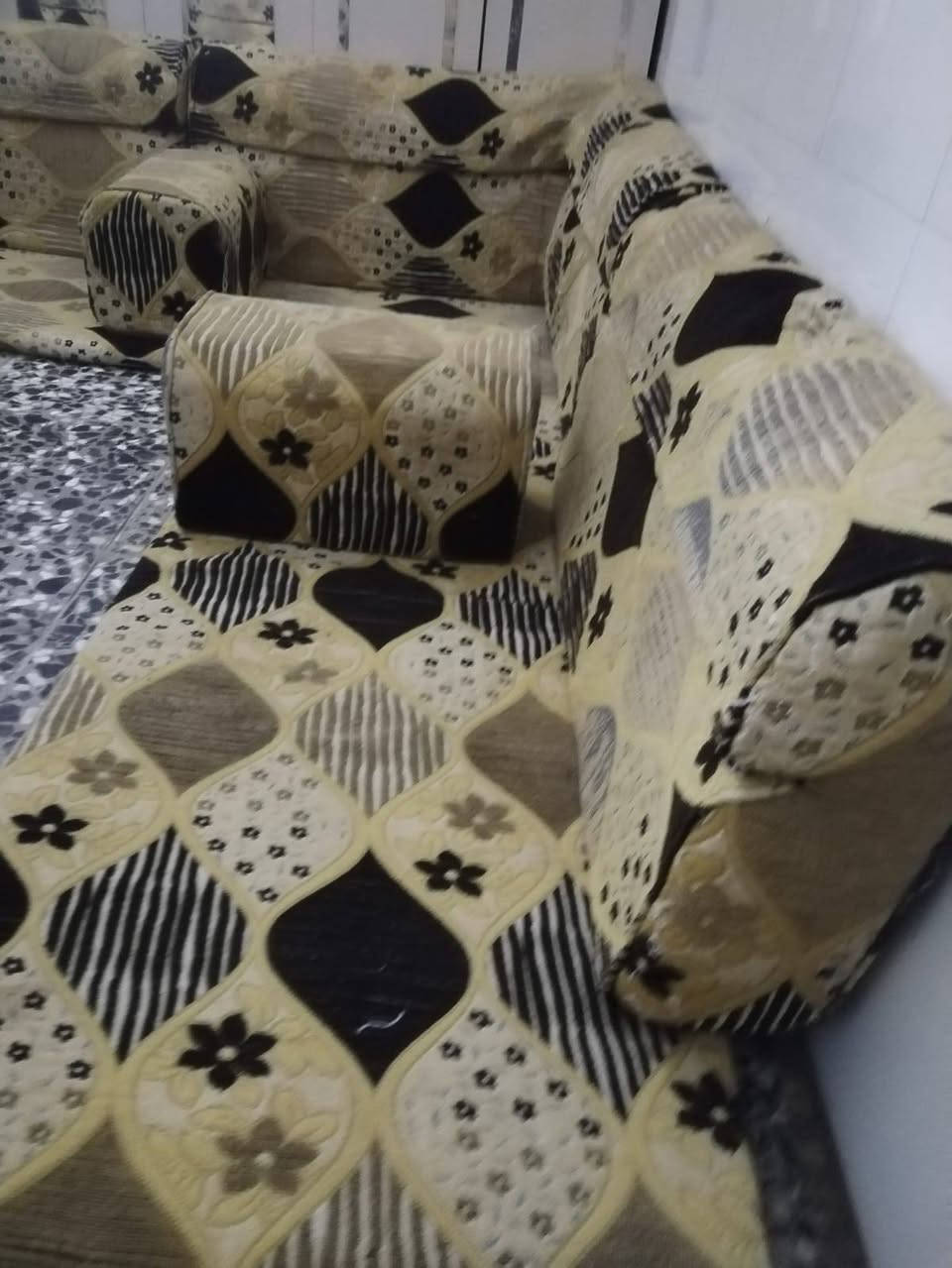 جلسه عربيه للبيع ٦ دواشك ١٢ سعرها ١٤٠ وياها تلبسيه مكان نجف حي ميسان مقابيل العسكري *********** النجف, العراق
