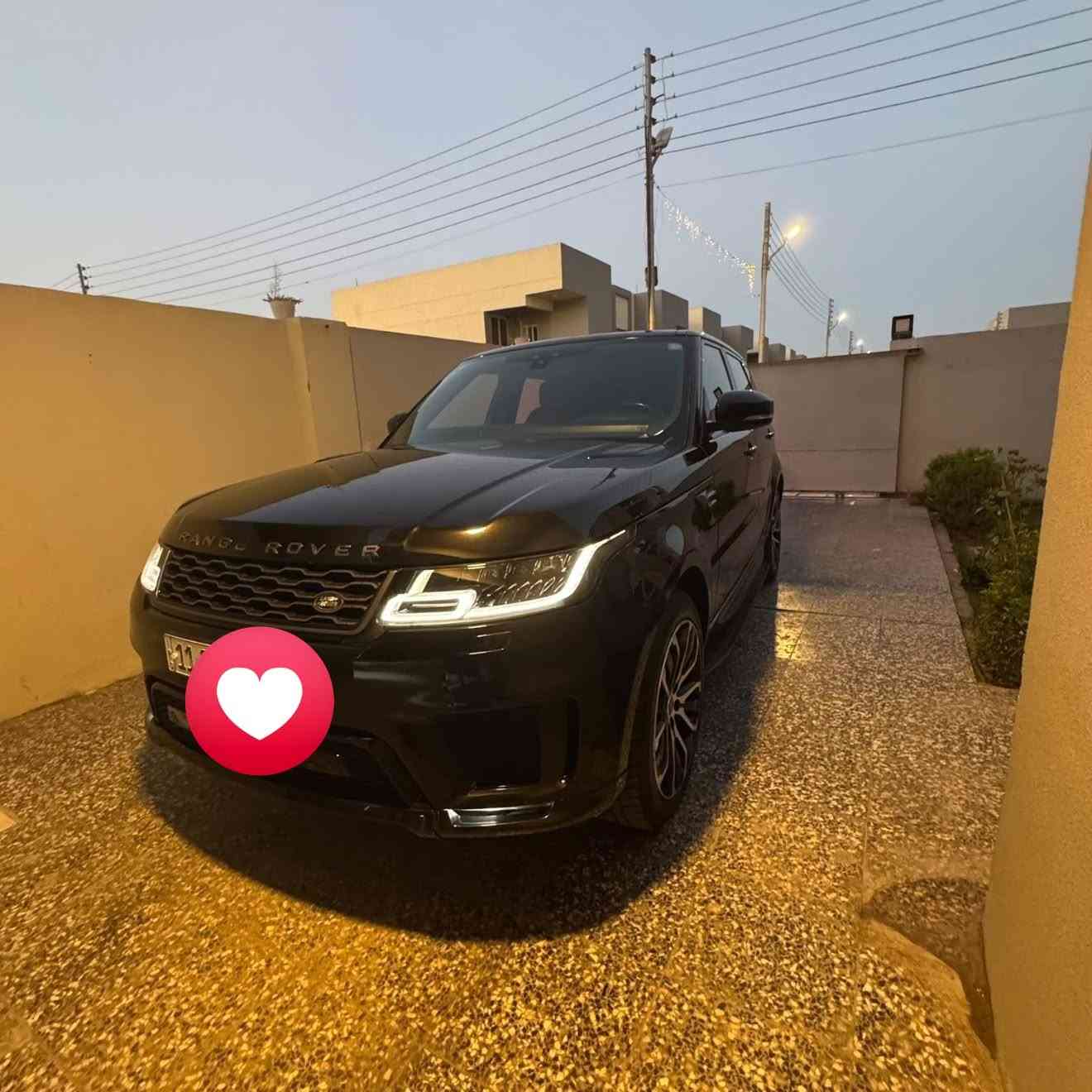 السلام عليكم للبيع فقط 
رانج سبورت hse 2020 
محرك 6 سلندر 
خليجي سردار مكفوله 
ماشيه 56 الفkm 
لون اسود السياره جديده بمعنى الكلمة 
رقم بغداد رقمها حلو بسيط تحويل مباشر 
السعر 43500$ بيها مجال 
العنوان . بغداد 
***********
