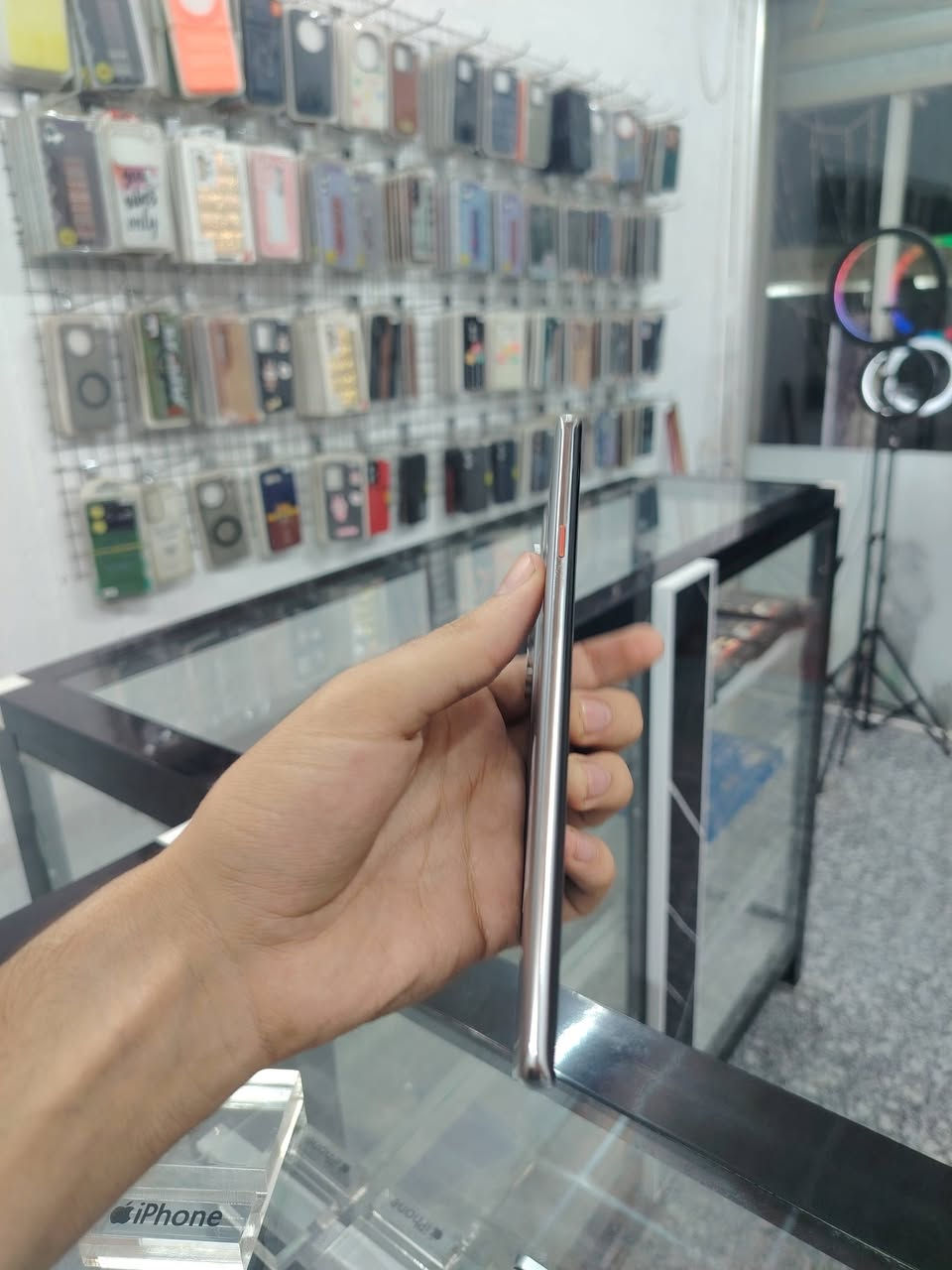 تكنو كامون 40 برو  5G ذاكره 256 عشوايه 12+12 مستخدم نظيف بدون ملحقات السعر 325 مكاني بغداد جسر ديالى القديم توصيل داخل بغداد فقط *********** مكتب المصطفى
