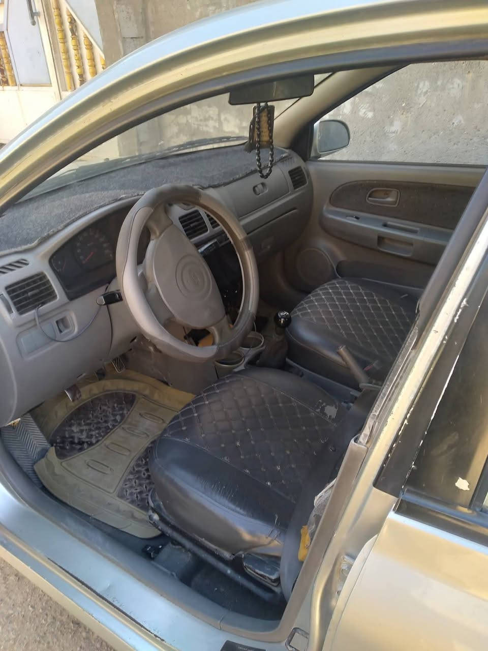 للبيع كيا ريو 2004 رقم بغداد كير عادي سياره كامله من كلشي محرك كير تبريد مكانها بغداد بأسمي سنويه لغايه 30 سعر (٣٩) ***********
