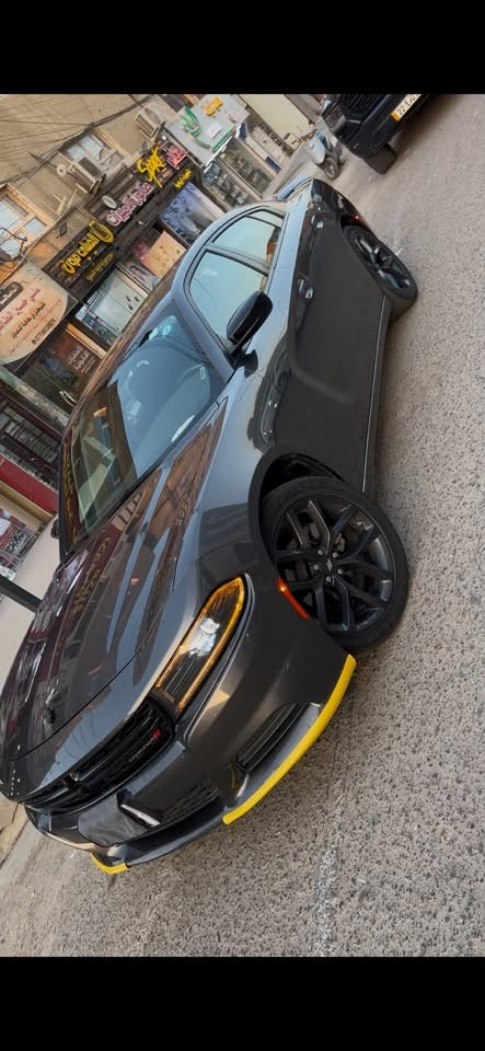 للبيع دوج جارجر 2023 مرقم بغداد بأسمي
مواصفات sxt 
السياره بيها ربع جاملخ خلفي مصلح بدون ايرباك السياره 
ماشيه بالعراق 6000 اجت ماشيه 35 الف فقط 
شاشه كبيره كاربلي 
حساسات خلفيه 
سبايدر خلفي 
زنون منظومه 
مكاني شارع فلسطين بغداد 
السعر 258 وبيها مجال 
الهاتف ‭***********‬

