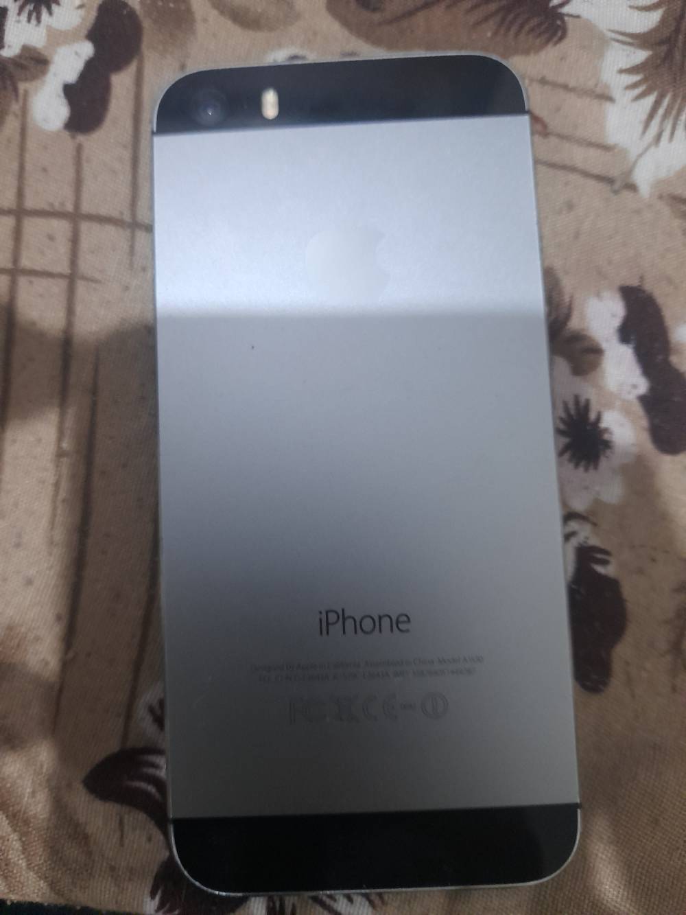 ايفون 5s • ١٦ • كاميرا عطلانه