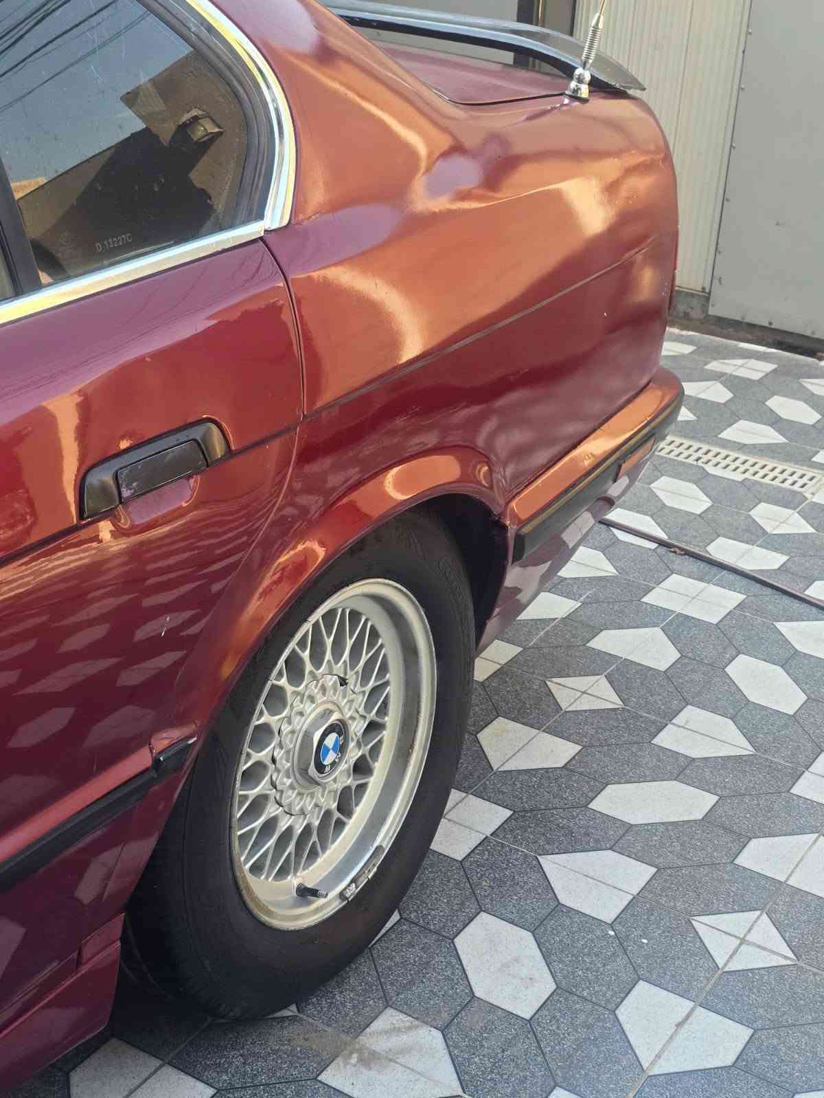 سلامو عليكم بي ام 525محرك مسكر عدل كير أو محرك نضيفات موديل 90 بسمي السياره تحويل ثاني يوم اكهربياته كله شغاله ما بيه اي نقص سياره جاهزه من كلشي داخل مدوشم كنتاره هنه والبيطاين مصروف عليه السياره ما بيه نقص برقي رقمي ***********  52 وبيه مجال الشراي
