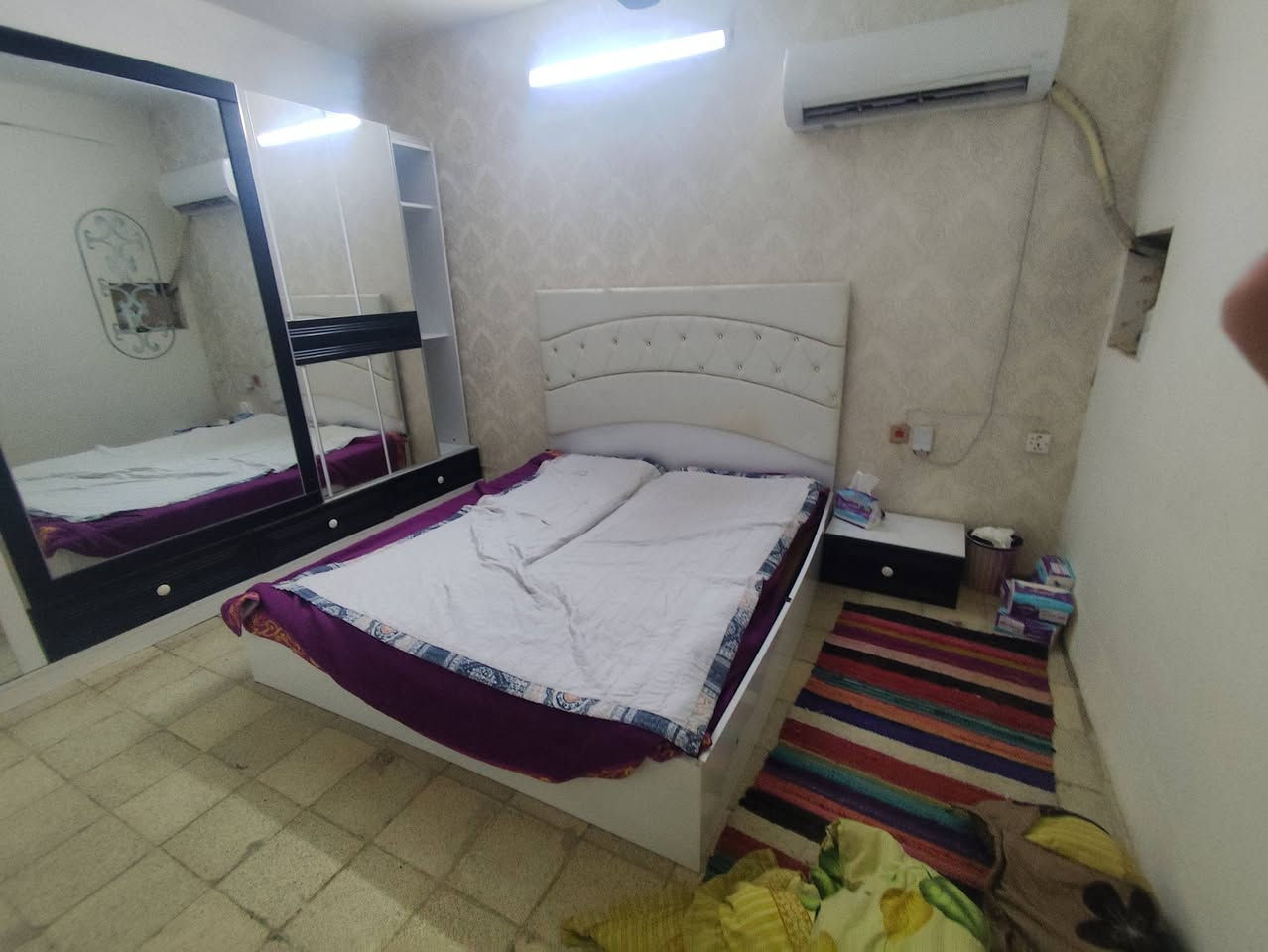 غرفه تركيه للبيع 3 قطع غرفه كلش نظيفه سعره 100  وبيعه مجال
للتواصل ***********
