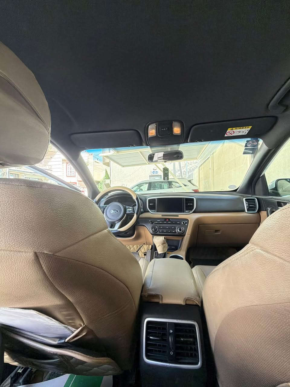 السلام عليكم 
سبورتج موديل 2021 خليجي 
مكفوله كفاله عامه لسياره ع وضع الشركه  
كلشي بيها جديد السياره نضيفه جداً جداً 
ب اسمي شخصياً تحويل ثاني يوم 
رقم بغداد 
مواصفات عاديه 
مابيها اي ملاحضه لسياره جاهزه للأخير 
ماشيه 80 الف 
السعر 198 ورقه وبيها مجال بسيط جداً 
مكاني بغداد حي تونس 
للأستفسار ***********
