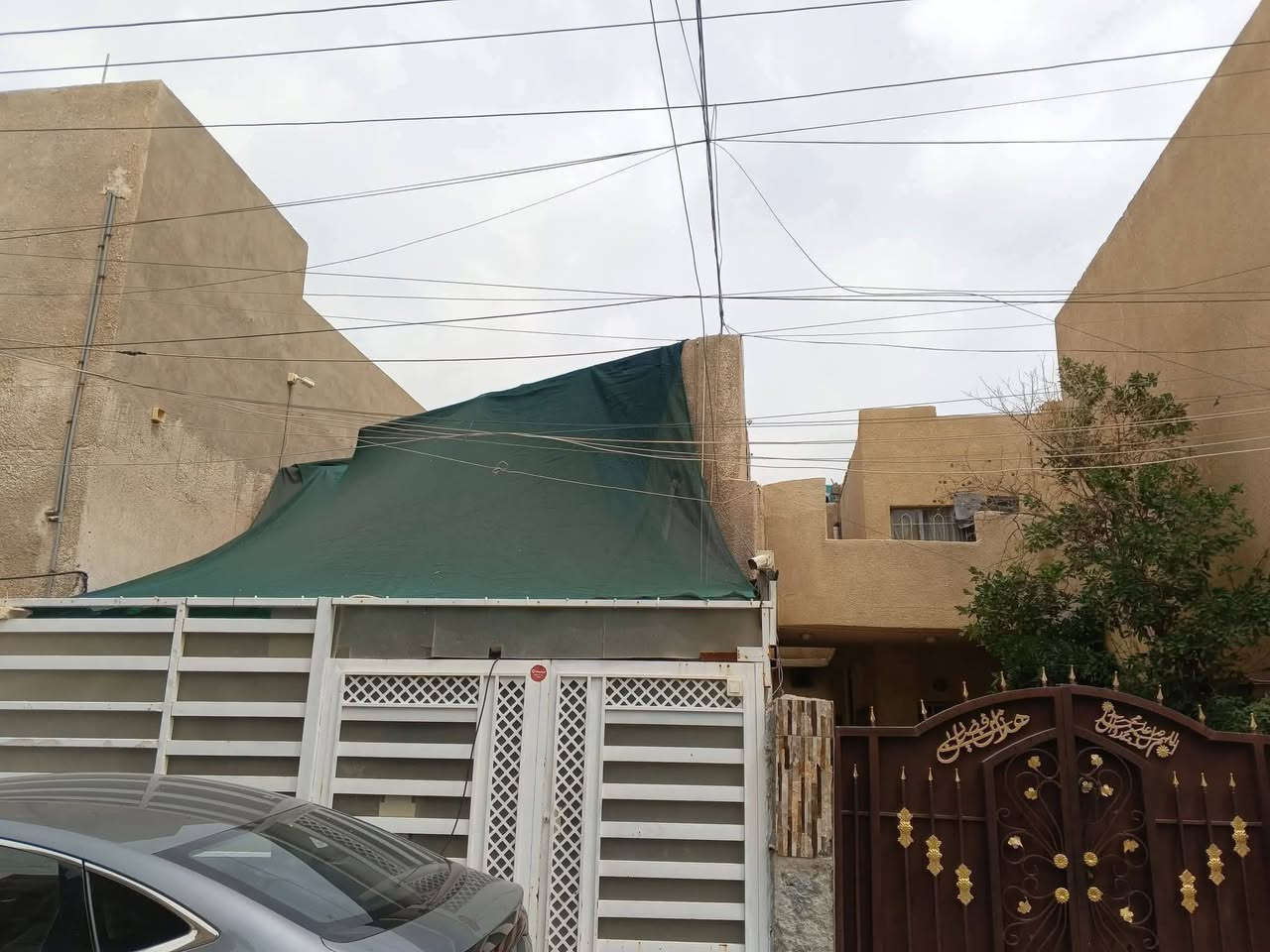السلام عليكم يتوفر لدينا دار للبيع للبيع المساحه 110 طابق ونص ثلاثه غرف نوم مطبخ صاله خدمات مدخلين موقع جدا ممتاز وهادئ قريب عالشارع العام قريب عالسوق العنوان بغداد حي الجهاد خلف مطعم ريلاكس السعر خاص ويتوفر لدينا عروض اخرى نستقبل كافه العروض الاستفسار والاتصال على الرقم واتساب***********
