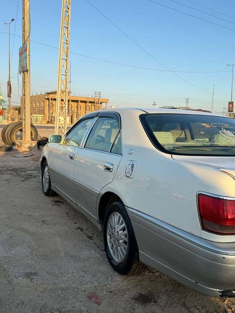 ملكه جنون ادوات ادوات 
موديل2000
كصه قماره
متومه طبق الصل سياره نضيفه 
تبريد ثلج 🥶
مكينه بيفيتي كير  حداديه تخم تاير مكفوله
سعر 40وبيه مجال
رقم***********واتساب فقطط
