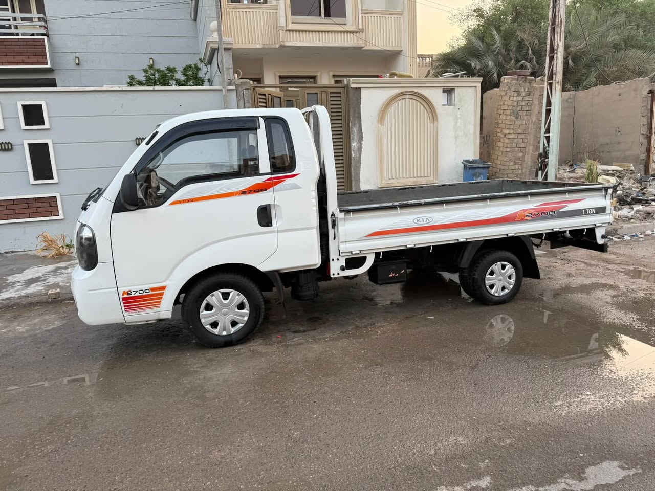 السلام عليكم كيا البيع 2700 سياره جاهزه مكينه جديده تخم تاير بيها صبغ بلدوس شاصي مكفل مكينه مكفول لاتنقيص ولاتبخير رقم واصط السعر105العنوان بغداد البلديات رقم *********** سنويه ورقم علينه
