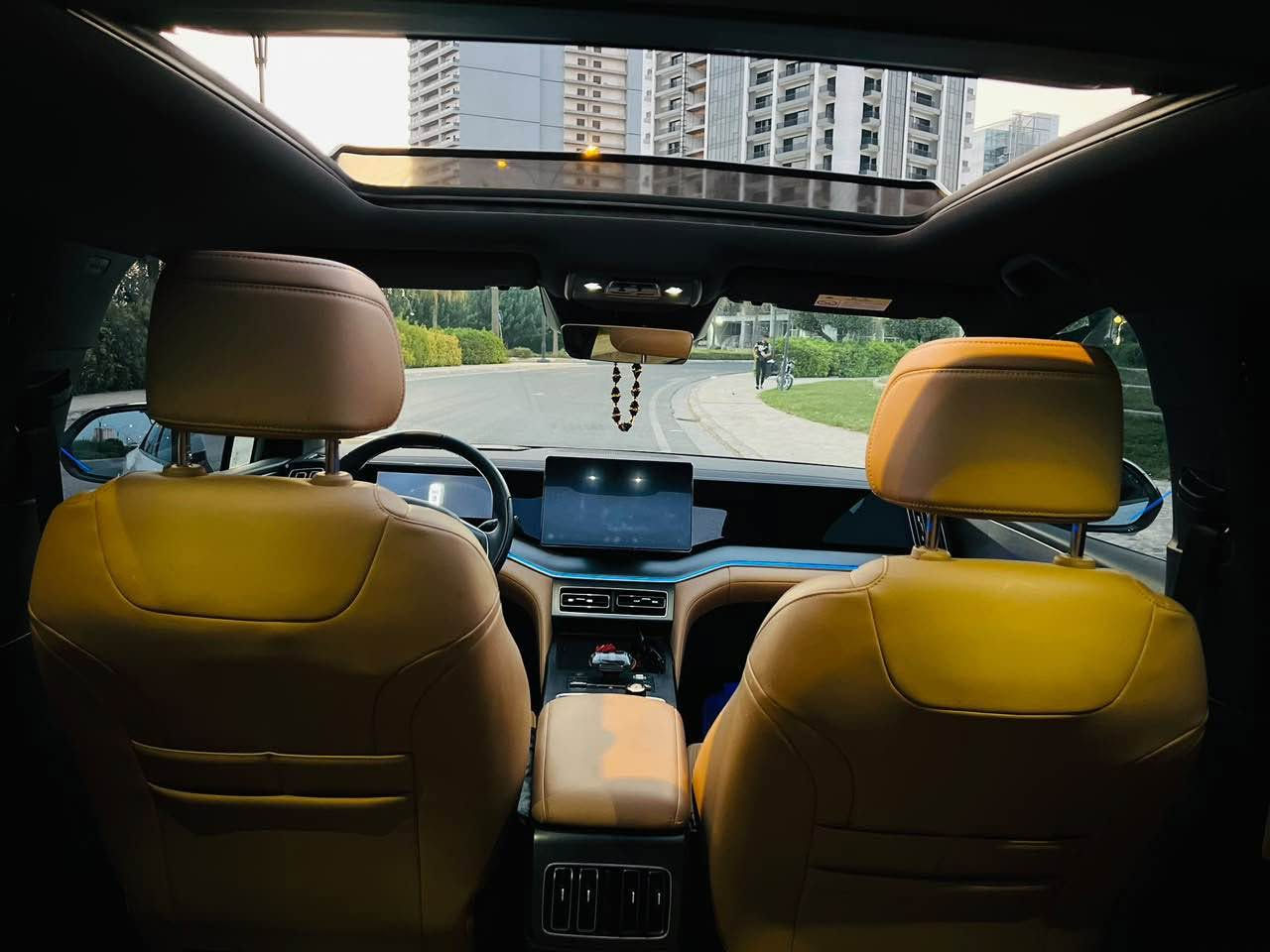 BYD  song L 
2025 
12000km 
کلین تایتل سەیارەکە زۆر جوانە لەسەر دەقی شەریکە ماوەتەوە 
*********** أربيل, العراق
