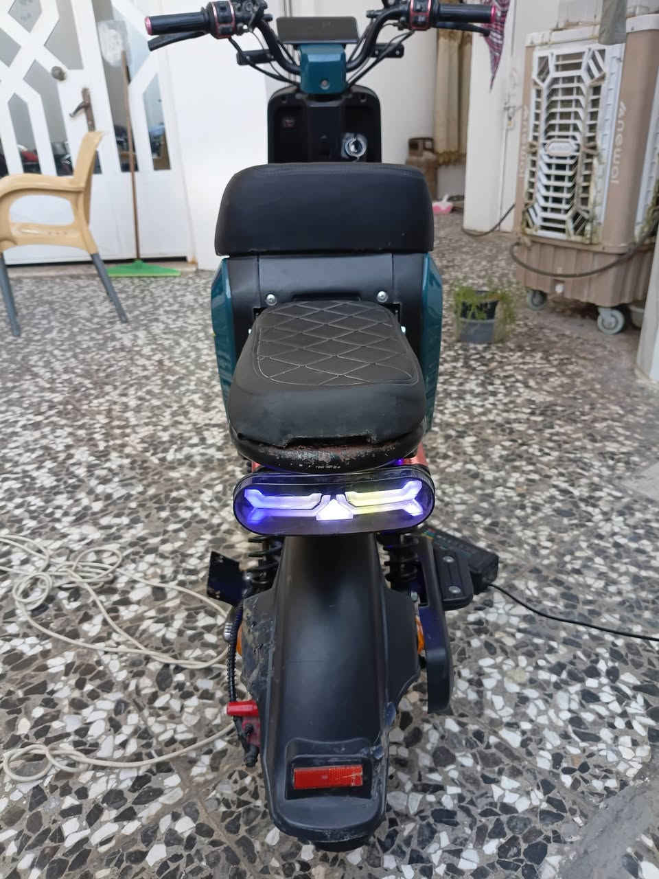 سلام عليكم دراجه شحن للبيع R9  السعر 350 وبيهه مجال العنوان واسط صويره التصال على الرقم ***********
