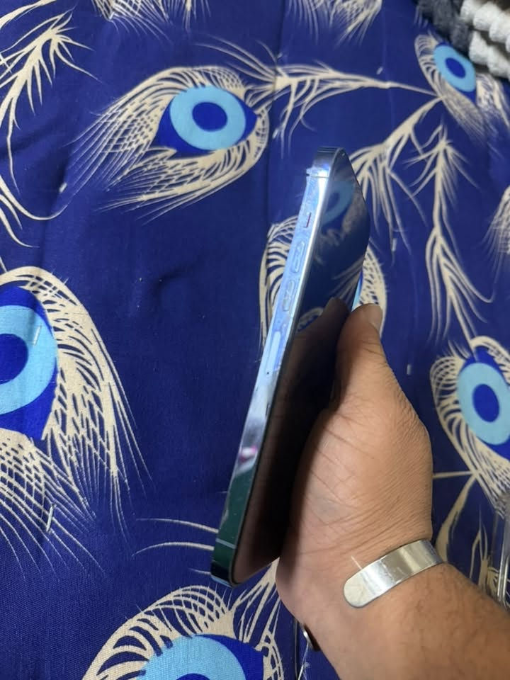 ١٣ بروماكس ٢٥٦ شرق 
بطاريه ١٠٠ 🔋
فقط الفلاش واكف
بذون كارتون
جهاز نضيف شاصيه نضيف
محدث اخر تحديث
مكاني بغداد جديده
***********سعر ٦٣٠ الف
