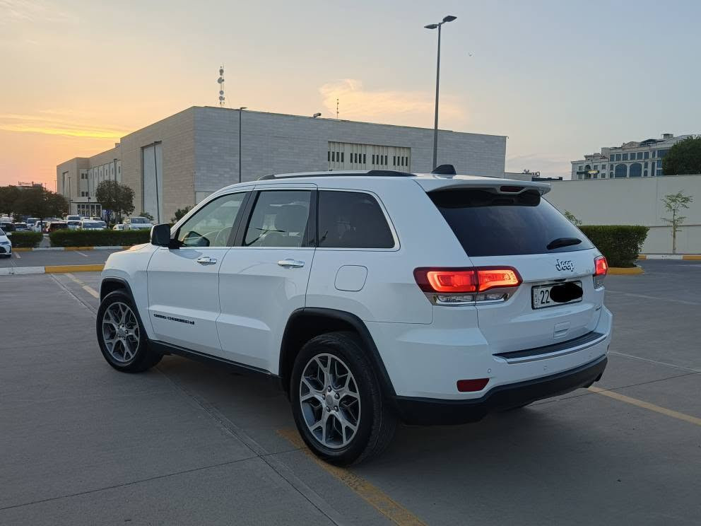 jeep laredo 2022 
‎   ( سعری : 230 وەرەقە و مەجال )  
‎جیب لەریدۆ نموونە لەجوانی 
‎مۆدیل: 2022 
‎فول فول  مواسەفات
‎ بەس دەبل ئەکسل نیە 
‎بۆنیتی سبوخە بێ ناو گرتن 
‎ئەرباگ بەس سوکان سیستەمە 
‎46 هەزار مایل ڕۆیشتیە 
‎ڕەقەم سەنەوی نوێیە 
‎گێرو مەکینە بەشەرتە 
‎شوێن هەولێر 
‎ڕەقەم تەلەفۆن : *********** 
‎ أربيل, العراق
