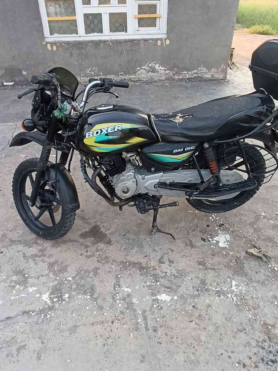 سلام عليكم عندي دراجه بوكسر للبيع نوع جبليه موديل 2021دراجه نظيف مجفته  مره وحده والدراجه حلوه مرتبيه دراجه رايده مليون 400 وبيه مجال مكان الحله ابو غراق وهذا رقم موبايلي  ***********
