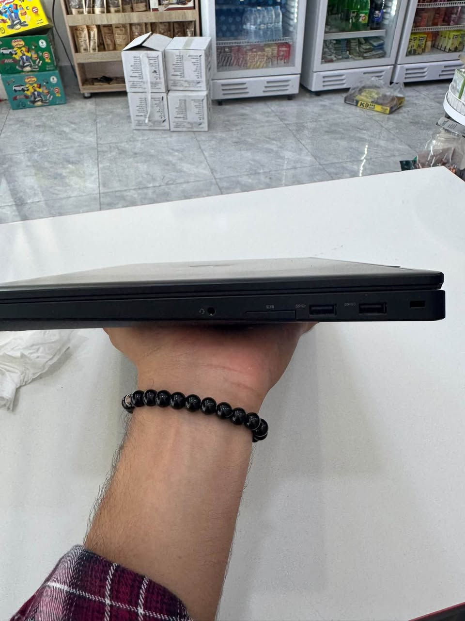 السلام عليكم 
لابتوب Dell للبيع النضافة 90‎%‎ 
مواصفات ممتازة مرفقه بصورة 

*********** واتساب

نص مكتوب في الصور:
- About Device Specifications Copy Device Name DESKTOP-KKR2O5F Processor Intel(R) Core(TM) i5-6200U CPU @ 2.30GHz 2.40 GHz Installed RAM 8.00 GB (7.89 GB usable) Graphics Card Intel(R) HD Graphics 520 (128 MB) Storage 238 GB SSD SAMSUNG MZNLN256HMHQ-000H1 Device ID FE53695B-A2D4-4B37-90CE-929F8DA71C55 Product ID 00330-50235-68948-AAOEM System Type 64-bit operating system, x64-based processor Pen and touch No pen or touch input is available for this display Frequently asked questions How does having 8-16 GB of RAM impact my PC's performance? Can I run modern applications smoothly with this RAM capacity? Is my GPU sufficient for high end gaming and video experience? How can having a dedicated GPU enhance my experience and productivity? Am I running the latest version of the Windows OS? What is the latest Windows version? Copy Windows Specifications Edition Windows 10 Pro Version 22H2 Installed on 5/26/2025 OS Build 19045.6466 Read the Microsoft Services Agreement that applies to our services Related Trade-in or recycle your PC