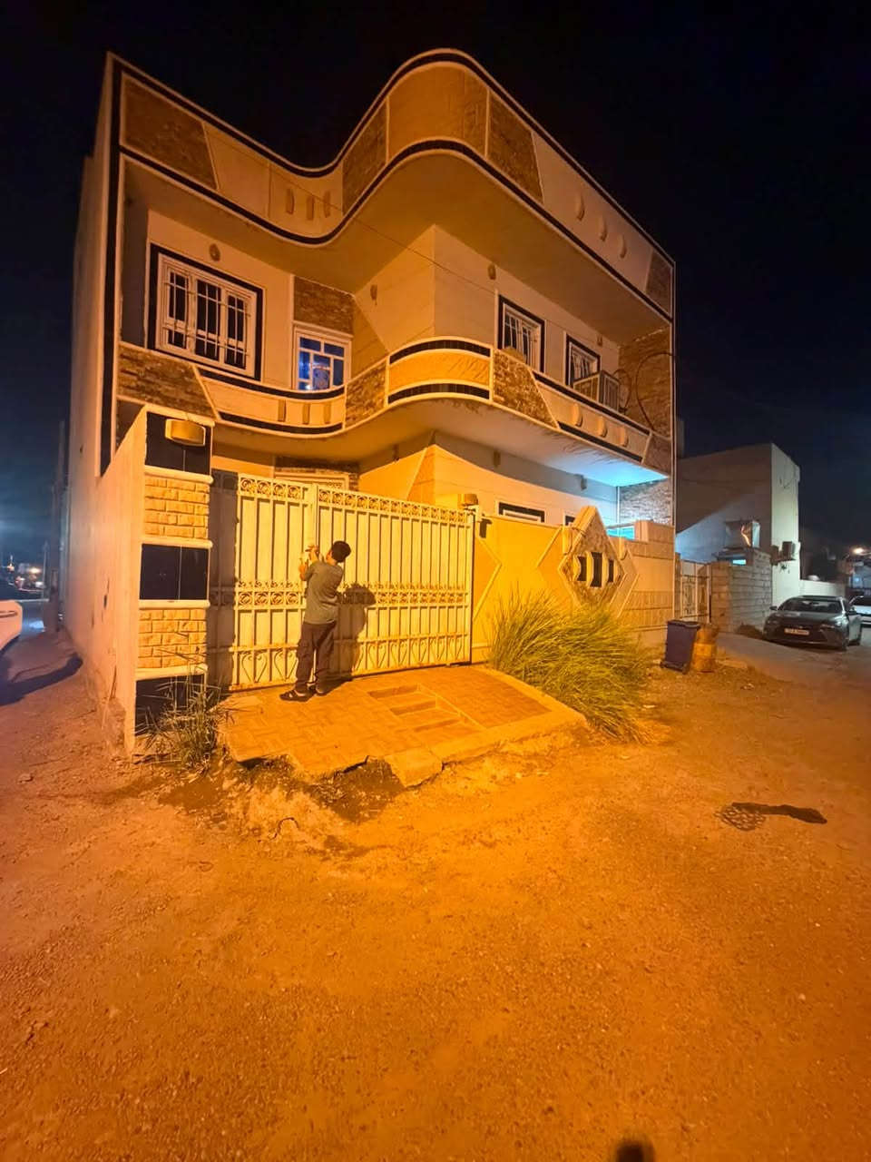 بيت ركن للبيع تكريت حي الجمعيه قرب اسواق ريحانه
4غرف نوم +صاله +غرفه ضيوف +مطبخ +صحيات

سبالت عدد4 +المطبخ مع البيت 

***********
