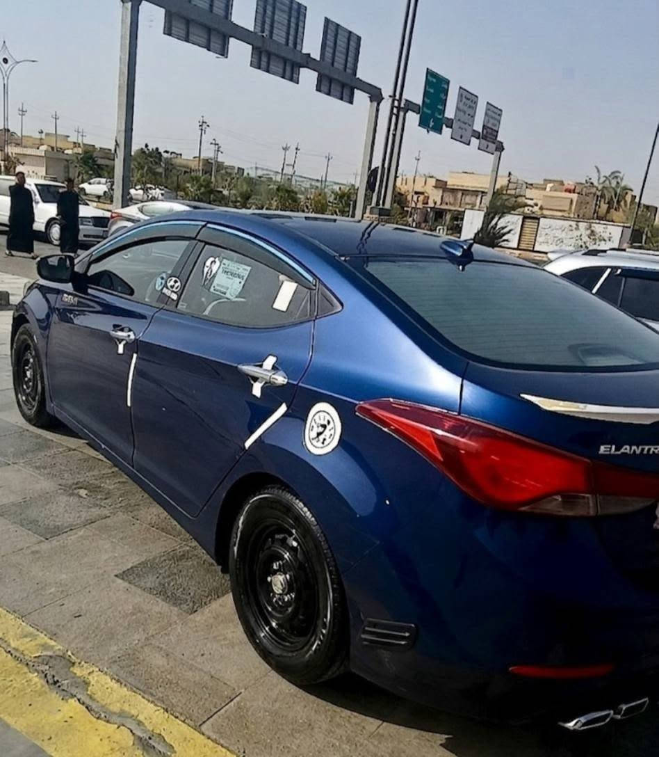 للبيع  انترا موديل 2016* 

*المواصفات:*
- *المحرك*: 1800cc 
- *التخم*: تواير جديدة جاهزة 
- *الداخل*: تحكم ستيرن + تبريد ثلج
- *السيارة*: جاهزة كبل شغل وطلع

*الضرر:*
- *بيها تبديل*: بنيد 
- *بيها صبغ*: صفحة جاردة + شيتة 

*السعر*: اتصال
*المكان*: الناصرية 
*للاستفسار ***********
