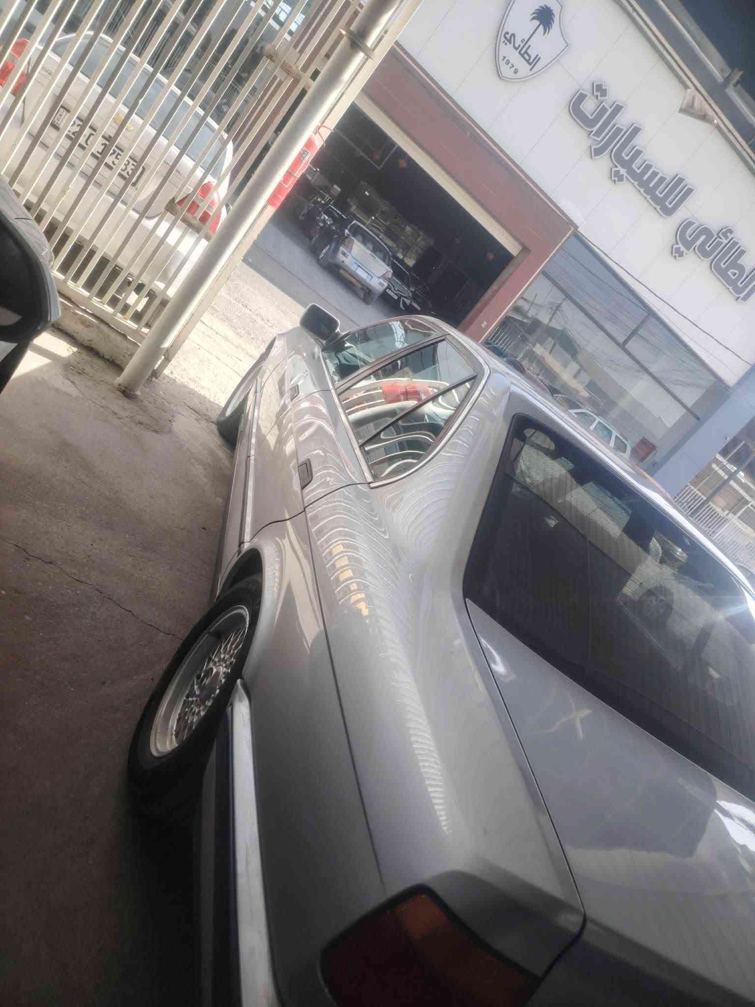 BMW موديل 1991 باب صبغ فقط رقم نينوئ الماني شرط التحويل السياره وضع شركه للتواصل *********** موقع السياره الموصل
