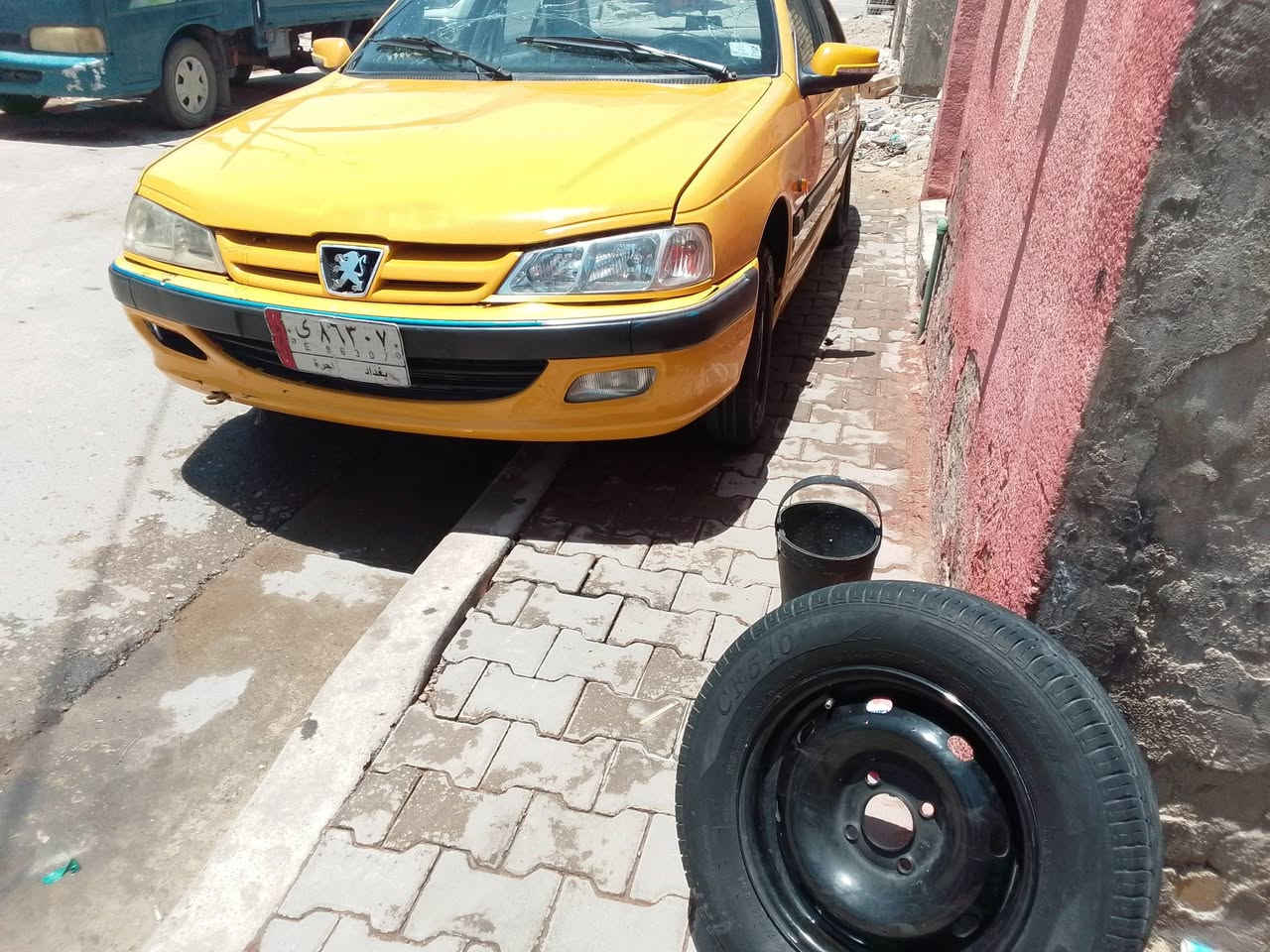 سلام عليكم بيجو بارص 13 بغداد نصبتها حلوه بيها جاملغ الايسر امبدل والبنيد طاير السعر 28 ورقه يرادلها ترتيب ينرل من سعرها الهيئه والغرامات شرط الشراي يحول يستلم رقم انكليزي مكاني بغداد الكماليه حي السلام شارع مستشفئ الفضيليه ***********
