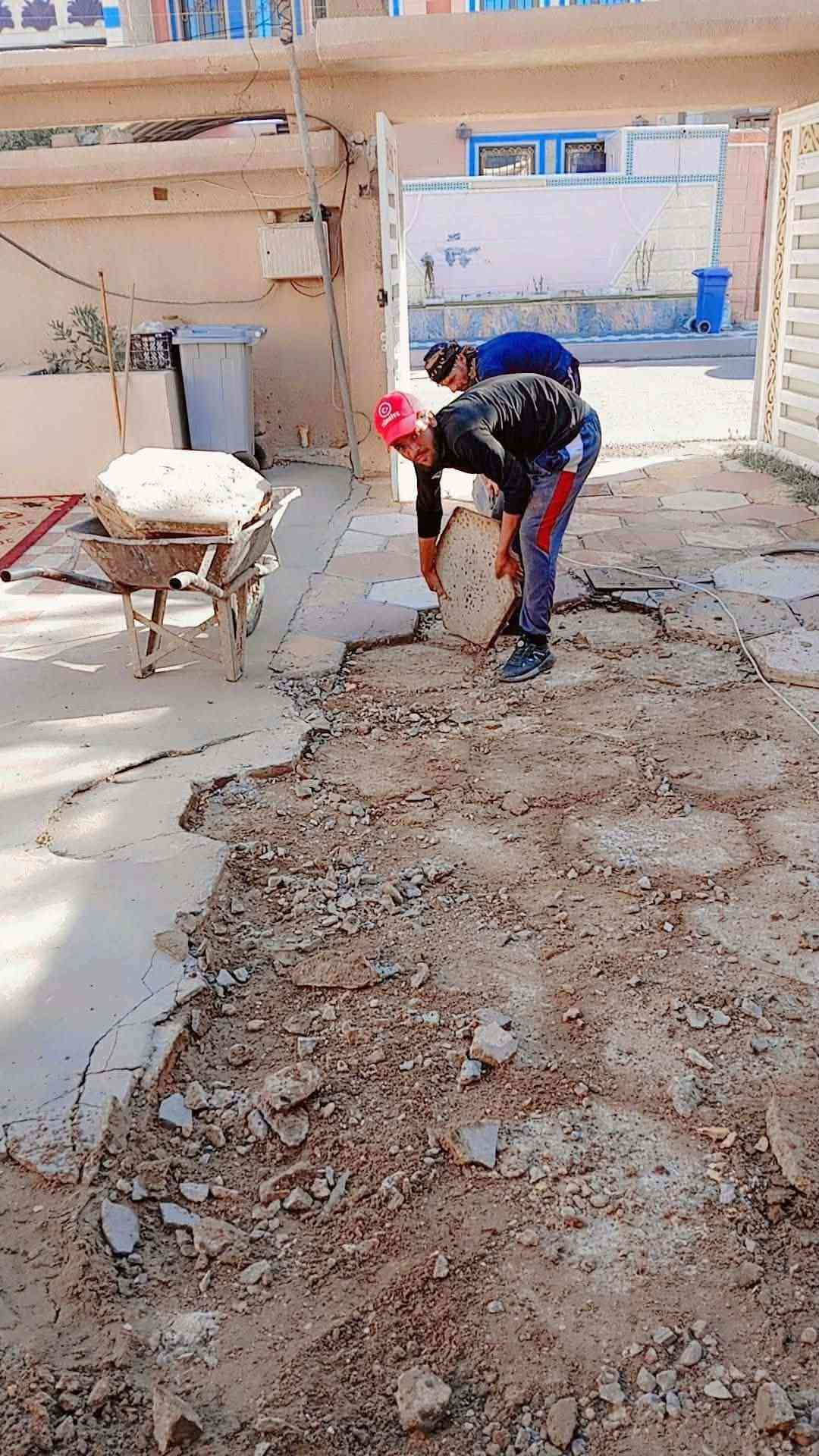 سلام عليكم  / يوجد كادر عمل جاهز  تصعيد مواد  / تنضيف بيوت  / تفليش  / تكشيط  / دفن نهري  / شقلنه ليل ونهار  / وماعليك بكلشي تاخذ شقل جاهز مني  / ومعداتنه جاهز وسياره تجيك للبيت ماعليك بس اتصال بل رقم /***********
