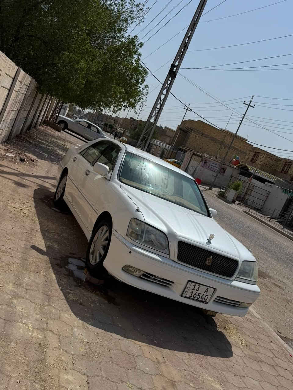 السلام عليكم جنون للبيع 2000 كرستال اصل سياره  أربع دكم فول سياره كفاله عامه من الگص و النقل ومكفوله من العيب الشرعي سياره اجدد من الصوره سياره جاهزه تبريد حداديه جاهزه الأخير السعر 120 وبيها مجال العنوان ميسان العماره التواصل ع الرقم***********. ***********
