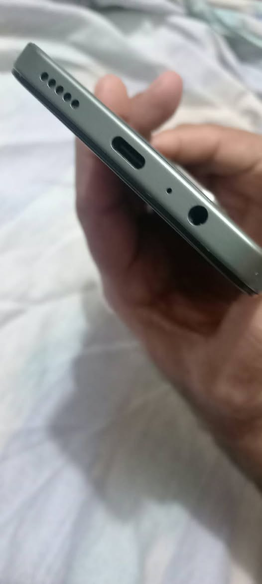 هونر X7C  ذاكره 256  بطاريه 6000 جهاز راقي  بي غواش خفيف بالكامره الخلفيه شي بسيط يراد تنضيف السعر  175 وبي مجال بسيط العنواب بغداد  البياع تقاطع درويش  ***********

نص مكتوب في الصور:
- حول الهاتف MagicOS المعالج المركزي Qualcomm Snapdragon 685 ذاكرة الوصول العشوائي ٨,٠ غ.ب + ٨,٠ غ.ب HONOR RAM Turbo دقة الشاشة ٧٢٠ x ١٦١٠ المساحة الفارغة ٢٣,٠ غ.ب الإجمالي ٢٥٦ غ.ب الموديل ALT-LX2 رقم الإصدار 8.0.0.299(C185E8R3P1) GPU Turbo وحدة التخزين الداخلية البطارية mAh 6000 اسم الجهاز HONOR X7c