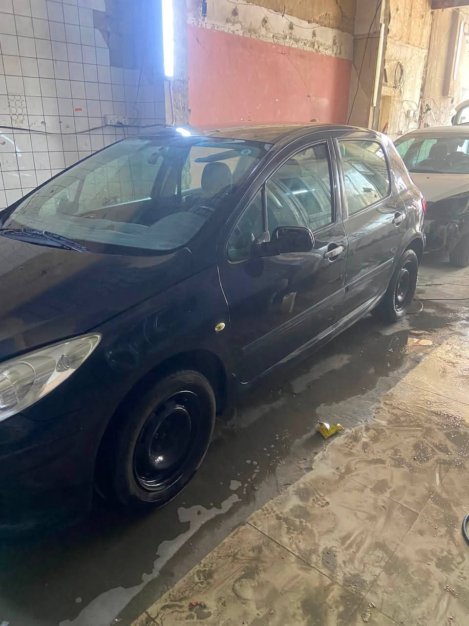 السلام عليكم بيجو فرنسي 307 بيه عطل جوزات الكير فقط  الاستفسار الإتصال على الرقم ***********
