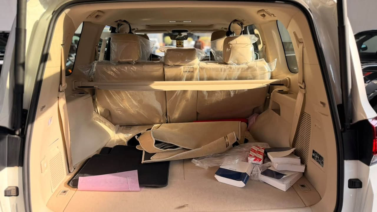 Land cruiser 2024 🎌GXR limeted sas 
لاندكروز 2024 🎌 gxr لمتد ساس 
ضمان وكاله ساس 
كفاله عامة ✅ 
عداد المسافة 15000 k/m 

📍بغداد شركة ابو ظبي چكوك قرب بوابة الكاظمية 

***********

*********** 📞
