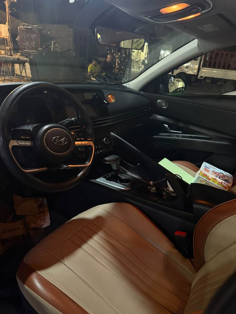 🚘 للبيع هيونداي إلنترا 2021 – وارد أمريكي 🇺🇸
🔹 الموديل: 2021
🔹 الوارد: أمريكي
🔹 المحرك: 2000 بنزين
🔹 الرقم: أربيل جديد
🔹 السنوية: غير منتهية
💰 السعر:118 وبيهه مجال قليل 

⭐ المواصفات:
✅ بصمة وتشغيل زر
✅ تشغيل عن بُعد
✅ رادار
✅ مثبت سرعة
✅ تحكم ستيرن
✅ كاميرا خلفية بلادي
✅ شاشة لمس
✅ ومواصفات أخرى

🔧 الأضرار بكل وضوح:
🔸 البنيد مبدل
🔸 جاملغ جهة السائق بارد قليل بدون صبغ
🔸 باب السائق بارد قليل بدون صبغ
🔸 السيارة نظيفة
🔸مرفق السونار
📍مكاني المنصور 
رقمي ***********
