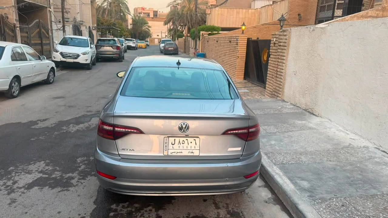 السلام عليكم للبيع او المراوس بجيتا احدث
جيتا موديل 2019 
السيارة مواصفات S المعروفة 
السيارة كاملة مكملة بدون اي نقص 
عليها باتري جديد +تخم تايرات جديد
شرط تبريد ثلج وترايك للبصرة
حادث السيارة بنيد + صبغ باب الخلفي الايمن وشويه  بالهلال مال جاملغ ( شاصي لغد مكفول ) 
السعر : 130 وبيها مجال
موقع السيارة بغداد السيدية 
رقم السيارة بغداد بأسمي تحويل ثاني يوم
*********** واتساب
