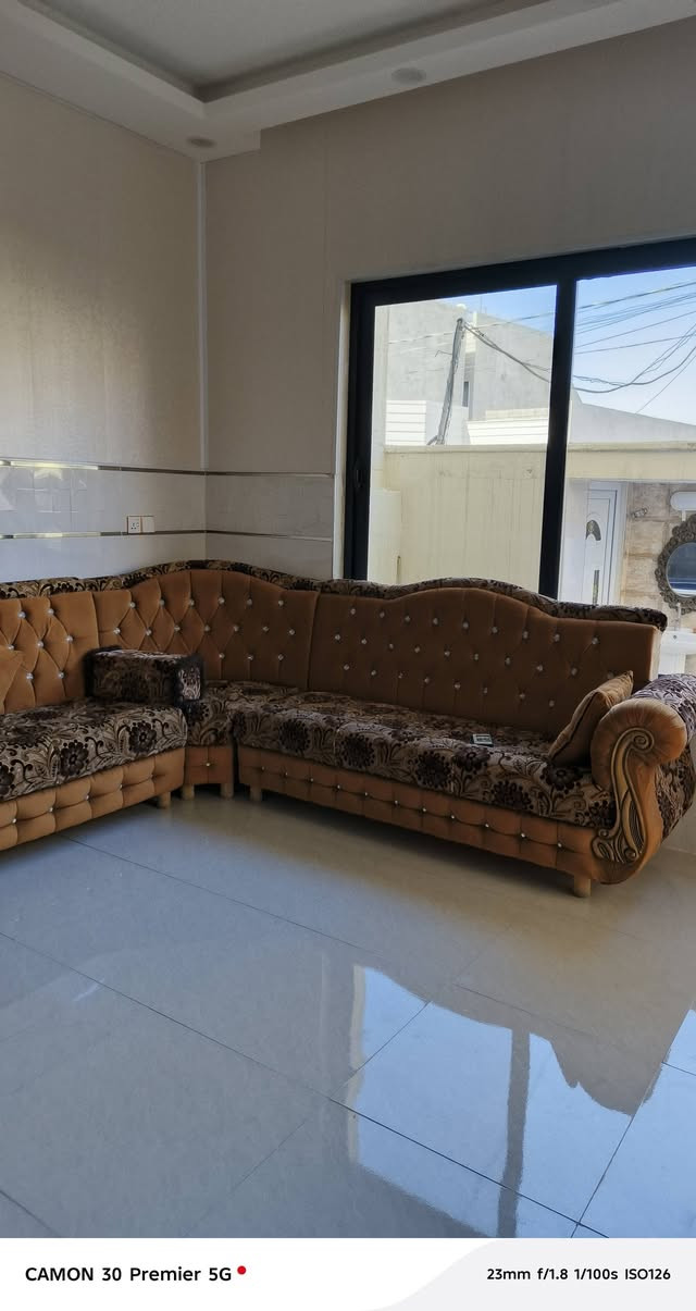 طخم للبيع السعر (مليون)  وبي مجال
(14) متر خشب عراقي للتواصل ***********
