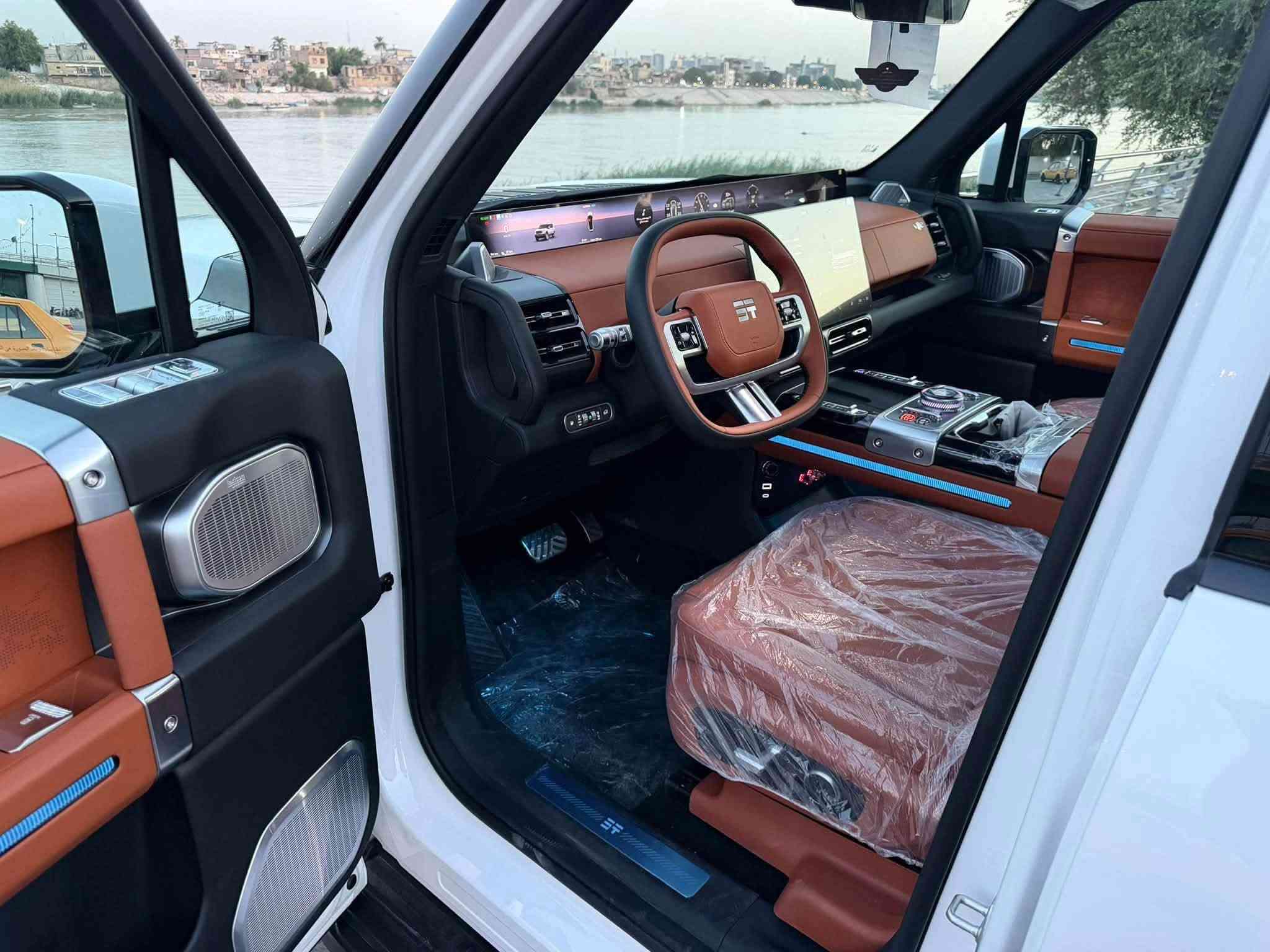 🔥 جيتور G700 Luxury 2027 — زيرو | 904 حصان | Plug-in Hybrid 🔥

السلام عليكم 

🚨 جيتور G700 فول فئة Luxury موديل 2027
✨ زيرو — مرقم بغداد — وكالة هارلم
🛡️ ضمان 10 سنوات أو مليون كيلومتر
💰 السعر: 72 مليون شامل الرقم

🚙 7 راكب — كشنات منفصلة + كشن VIP خلف السائق
🎨 متوفرة: أبيض + أسود
🧡 داخلية برتقالي فخمة

⚡ المحرك والأداء:

• محرك 2.0 لتر تيربو Plug-in Hybrid
• 904 HP
• محركان كهربائيان أمامي وخلفي
• دفع رباعي ذكي AWD
• هيكل Body-on-Frame شاصي مستقل
• خوض بالماء لحد 900 ملم
• زاوية اقتراب 35°
• زاوية مغادرة 28°
• قدرة سحب تصل إلى 2500 كغم
• خزان وقود 100 لتر
• شحن كهربائي مع استهلاك وقود اقتصادي
• أنظمة نزول وصعود المرتفعات

👑 الفخامة والراحة:

• ثلاجة هوائية
• تدليك للكشنات الأمامية
• كراسي جلد كهربائية
• تبريد الكشنات
• مكيف أوتوماتيك متعدد المناطق
• سقف بانوراما
• شاشة بانورامية كبيرة
• عدادات ديجيتال
• بصمة تشغيل ودخول ذكي
• إضاءة LED أمامية وخلفية

🛡️ الأمان والتكنولوجيا:

• كاميرات 480° عالية الوضوح
• رادارات أمامية وخلفية وجانبية
• مثبت سرعة راداري
• مراقبة النقطة العمياء
• المحافظة على المسار
• تحذير التصادم
• أنظمة مساعدة قيادة متقدمة
• وأنظمة ومواصفات إضافية هواية 🚀

📍 الموقع: بغداد — الكاظمية

💰 72 مليون مع الرقم

📞 للتواصل والاستفسار:
***********
