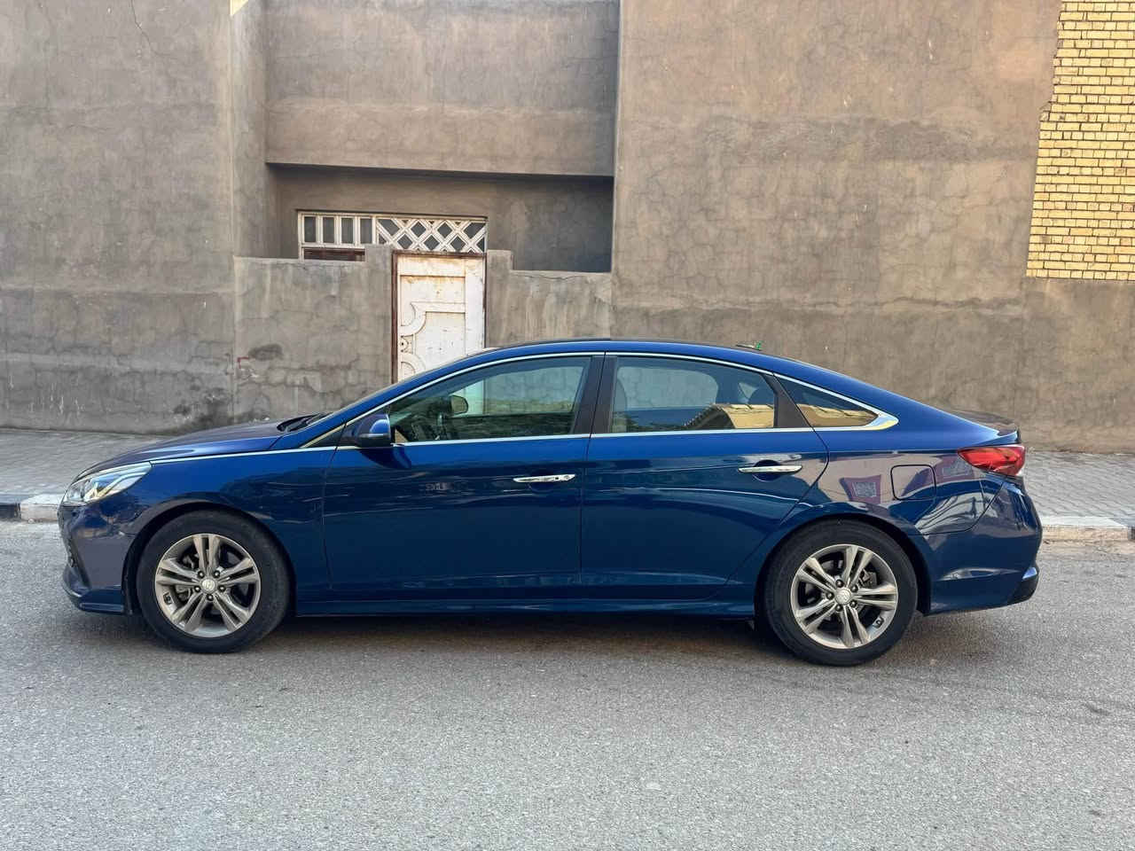 🔥 سوناتا 2018 وارد أمريكي للبيع 🔥
🚘 Hyundai Sonata 2018
وارد أمريكي
 الضرر: بونيد مصبوغ
جامِلَغ أيسر بارد فقط
كلير ربع القمارة الخلفية ضرر في النقل من امريكا
ماشية: 122,500 ميل
رقم بغداد مشروع وطني
المكان النجف الاشرف

المواصفات:
• محرك gdi 2400
• كشنات تدفئة تبريد 
• شاشة كبيره كار بلي
• كاميرا خلفية
• تحكم ستيرن
• مثبت سرعة
• تكييف وتدفئة مكفول 
• رادار جانبي مري (نقطه عمياء)
• ⁠كشن سائق كهربائي 

، وحالتها موضحة بكل تفاصيلها في الصورة
مكاني نجف 

📞 للاستفسار  . ***********43 
السعر : 119 وبي حگ الجيه
