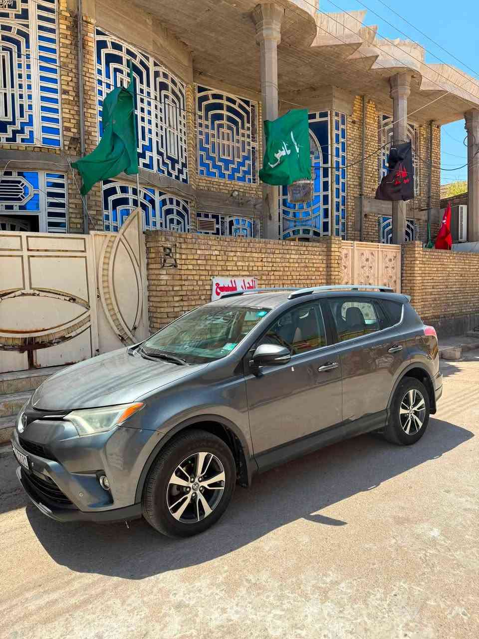 راب فور 2018 مواصفات le
ضربتها خفيفه جانبيه
مكانها العماره وسعرها 150 وبيها مجال بسيط
***********

