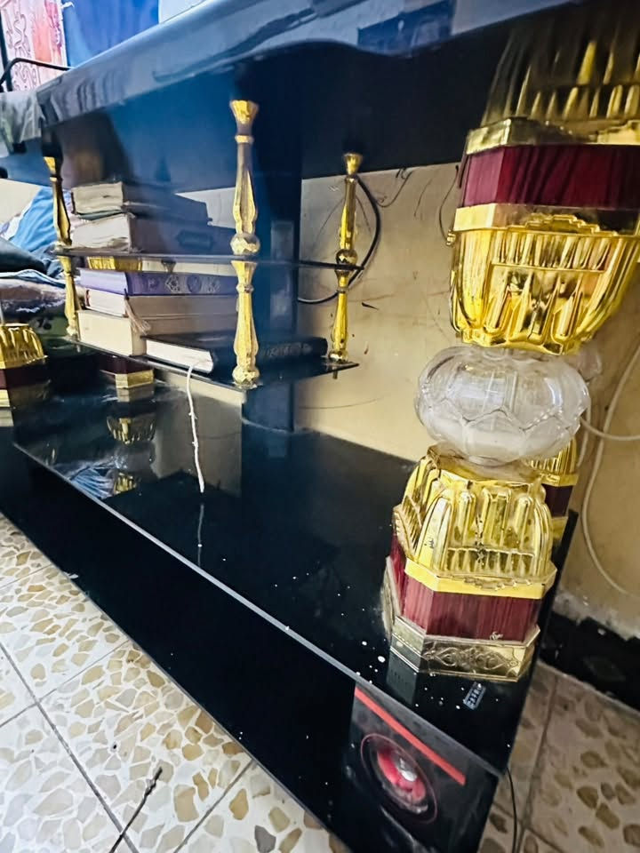 ميز بلازما للبيع 💯💯💯
قيم وتعال اخذ ماعندي مكان مستعجل ع بيعته 
فقط هذا مفتوح يحتاج برغي 
العنوان  الحسينية الجريخي قرب مدارس الابداع 

الرقم *********** واتساب فقط
