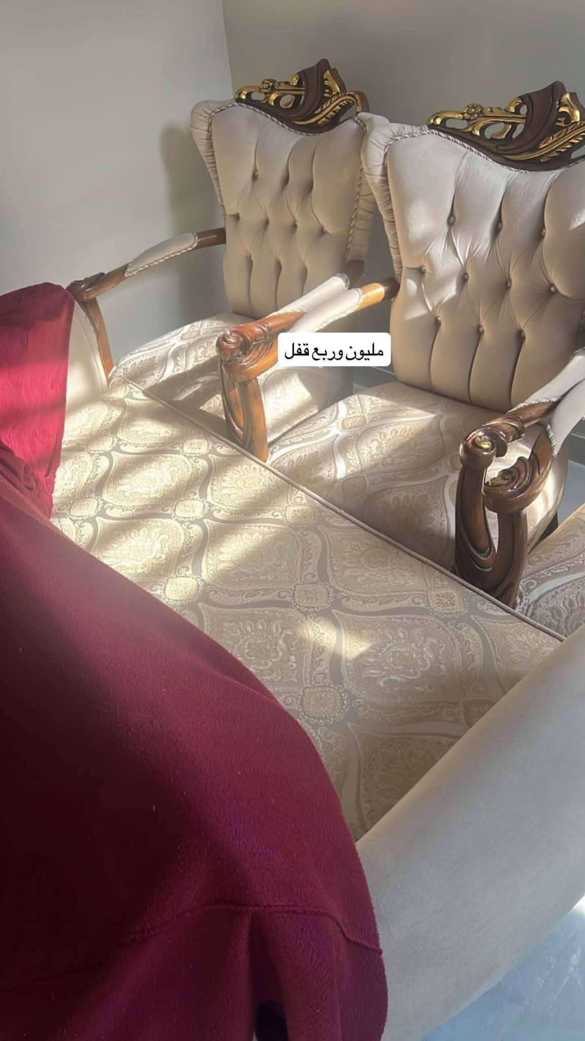 10مقاعد نضيف كلش جديد السعر مليون وربع مكان قريه الغدير

نص مكتوب في الصور:
- مليون وربع قفل