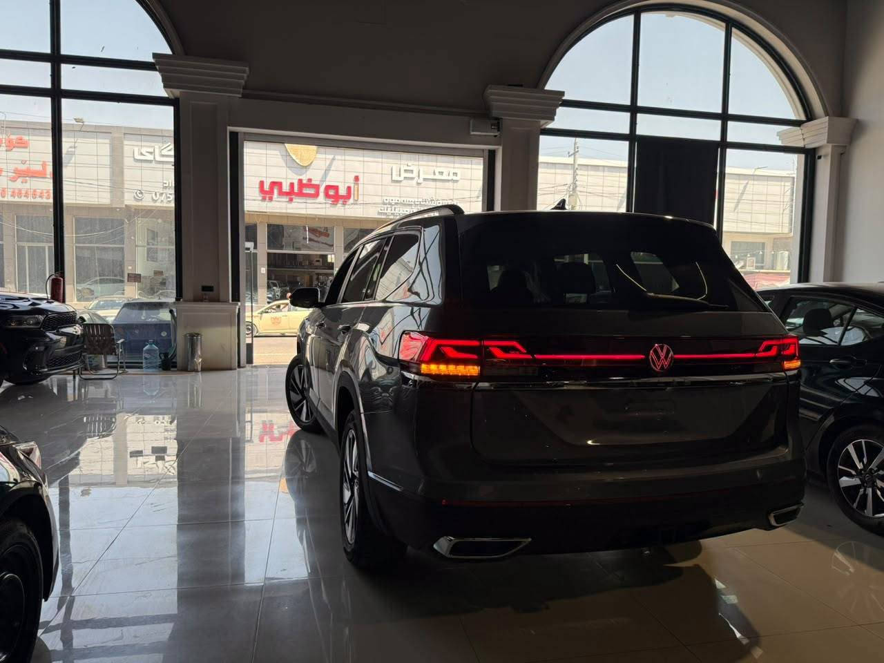 للبيع 
VW Atlas SE 2025
أطلس 7 راكب
وارد أمريكي 🇺🇲
بجم كبس ✅️
بدون إيرباك ✅️
رقم الشاصي مُرفق : ✅️
1V2WR2CA8SC570912

محرك 4 سلندر 2.0L توربو 

مواصفات SE: 
داخل جلد 
كشنات تدفئة + تبريد + كشن السائق كهرباء
تبريد 3 قطع 
شاشة تدعم Apple CarPlay + Android Auto
شاحن لاسلكي
لايتات LED ذكية تتحرك وي الستيرن 
نقاط عمياء
رادار أمامي 
كاميرا خلفية 
حساسات أمامية + خلفية

ماشية 19 ألف 

مكان السيارة أربيل 

السعر 25.000$ 

للإستفسار 
*********** إتصال أو واتساب
