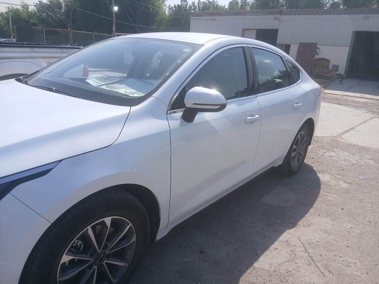 السلام عليكم ورحمة الله وبركاته 
للبيع BYD دستروير 2025 
17000KM الكلي 
بيها رصعة بالقمارة 
و شخط بالباب موضح بالصور 
السعر 19 مليون 
*********** واتساب
