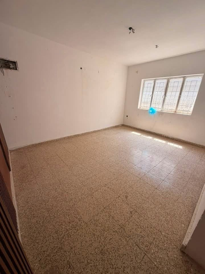 ايجارات سيديه1بيت 200متر 4نوم واستقبال وهول مطبخ وصحيات وكراج مليون 100 الاقتصادين 2بيت250 متر كلاسك 4نوم واستقبال وهول مطبخ وصحيات وكراج وحديقه مليون 100.بل مربع مقابل جامع إبراهيم الخليل 3 بيت 150 متر ثلاثه نوم واستقبال وهول مطبخ وصحيات وكراج 900.قرب الاطفاء4بيت 100 متر ثلاثه نوم واستقبال وهول مطبخ وصحيات مليون ونص 5 بيت 200متر كلاسك غرفتين وصاله ومطبخ وصحيات وكراج وحديقه 850 قرب إعداديه الصناعه 6 بيت 50 متر جديد غرفتين وصاله ومطبخ وصحيات 750 تبوك جديد 7طابق اول 200 متر ثلاثه نوم واستقبال ومطبخ وصحيات وكراج وسطحين 600 الضباط 8 بيت 250 متر طابق اول غرفتين وصالة ومطبخ وصحيات معزول ايجاره 600 درج خارجي. 9 غرفه وخدماتها 400.بتبوك 10 مشتمل ارضي غرفه وصاله ومطبخ وصحيات 500. 11شقق غرفتين وصاله ومطبخ وصحيات من 450.الى 650.  12 شقه غرفه وصاله ومطبخ وصحيات ترهم طالبات أو طلاب أو عزاب 600.قرب سان ستي.  13 يوجد سكن طالبات نظام اسره   14.شقه غرفه وصاله ومطبخ وصحيات 450 اعلام ترهم طلاب 15 بيت ثلاثه نوم واستقبال وهول مطبخ وصحيات 650 كفائات السيديه نظيف جدا موقع حلو  16 شقه موثثه طالبات أو موضفات 500.كفائات السيديه مكان حلو مرتب  17 بيت شهداء السيديه غرفتين وصاله ومطبخ وصحيات وكراج 500.  18 طابق اول غرفه وصاله ومطبخ وصحيات 350 نهايه اميمه قرب الري 19 غرفتين وصاله ومطبخ وصحيات 400.التراث طابق اول. 20بيت غرفتين وصاله ومطبخ وصحيات وكراج 500 الرساله الثالثه ويوجد عروض اخرى للاستفسار ***********
