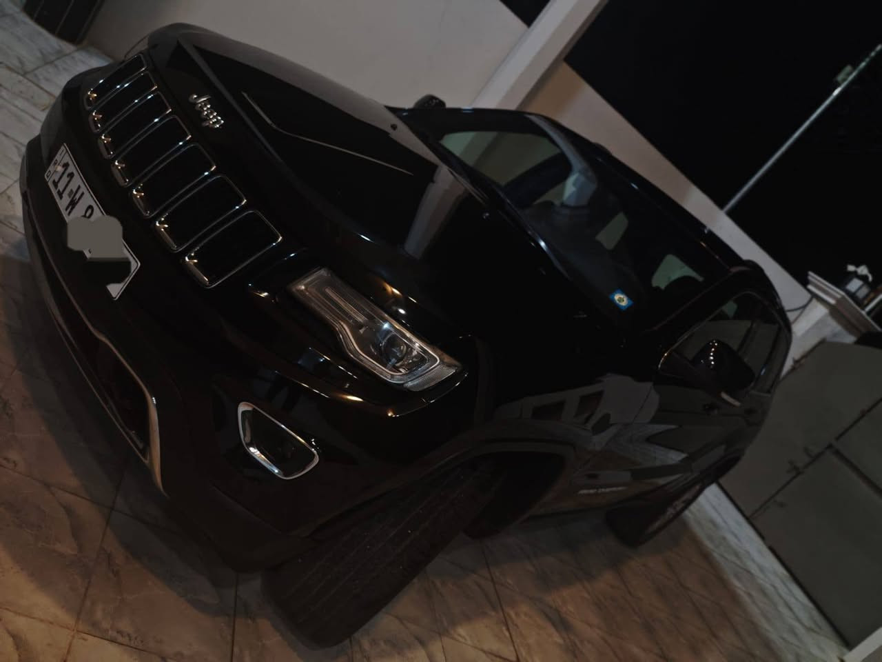 للبيع او للمراوس حسب قناعة 

Jeep Grand Cherokee Laredo
السنة: 2014
الوارد: خليجي 
اللون: أسود 🖤
المحرك: 3.6 لتر V6 Pentastar
القوة: 290 حصان
العزم: 353 نيوتن.م
ناقل الحركة: أوتوماتيك 8 سرعات
الدفع:  4×4
عدد المقاعد: 5
نوع الوقود: بنزين
المكيف: أوتوماتيك ثنائي المناطق
الشاشة: كبيرة 
المقاعد: جلد 
مثبت سرعة
حساسات ومزايا أمان متعددة
ABS + ESP + Traction Control
وسائد هوائية
الاستفسار الاتصال 
***********

