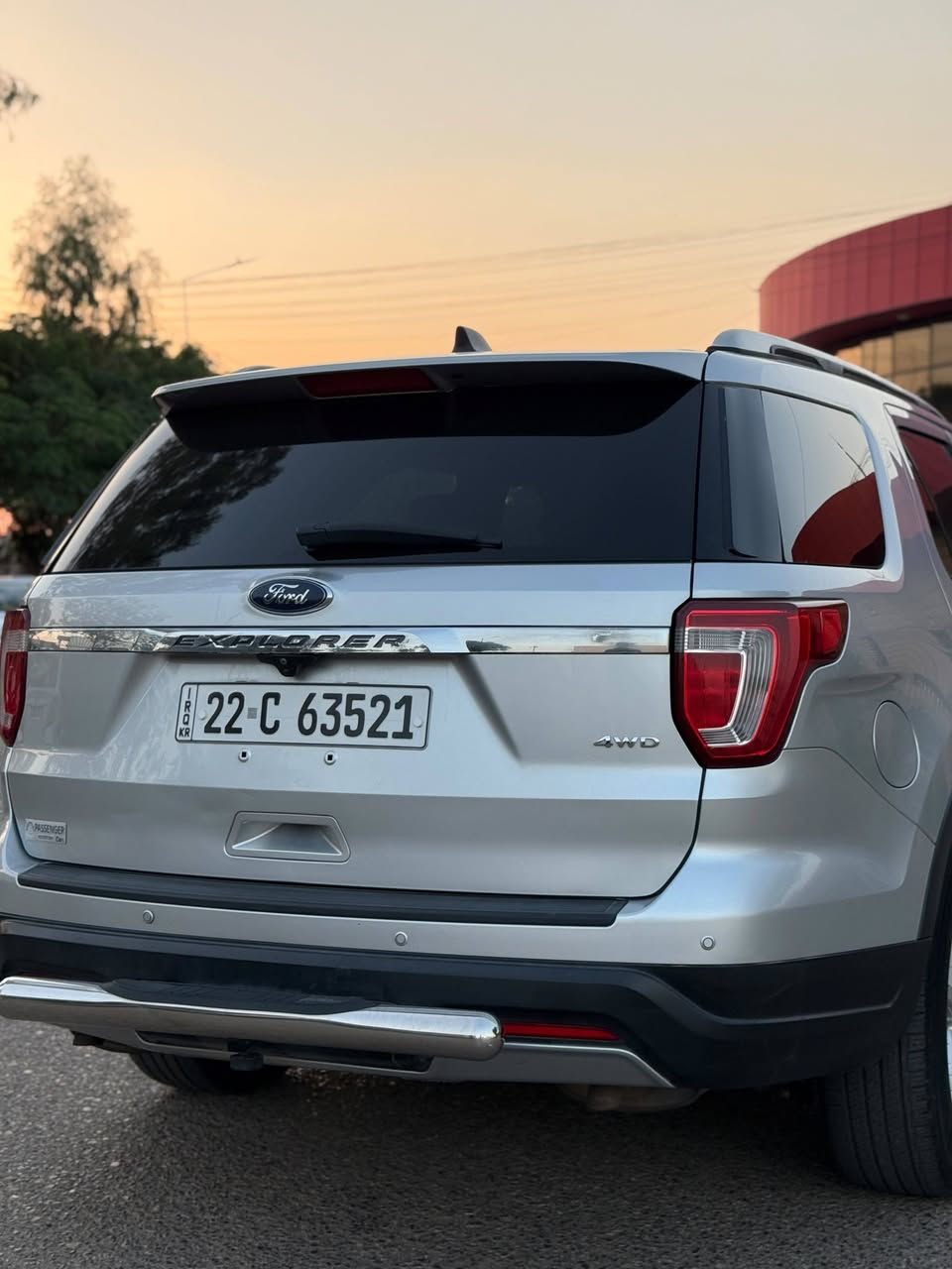 � للبيع | فورد إكسبلورر XLT 2018
* الموديل: Ford Explorer XLT
* السنة: 2018
* الدفع: 4×4 دفع رباعي
* المحرك: 3.5 لتر V6 تنفس طبيعي، بدون تيربو
* الممشى: 106 ألف ميل فقط
* الحالة: Clean Title — كلين تايتل
* رقم جديد
* السنوية جديدة لغاية 2031
* كوبون بنزين
* عدد المقاعد: 7 مقاعد
* تبريد مركزي
* كاميرات
* شاشة كبيرة
* تحكمات ستيرن (مقود
السعر ١٩٠ مجال
مكان كركوك 
***********
