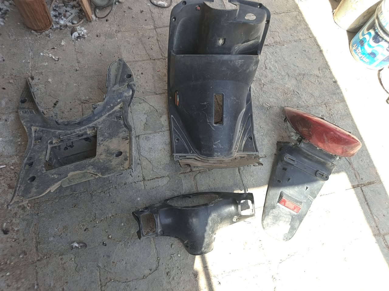 السلام عليكم كفرات مع سوادات مال بريز للبيع سعر 35,000 مكاني بغداد الكاظميه هاتف ***********,,,,=*********** 
الدشبول بدون جامه سعره 5000
