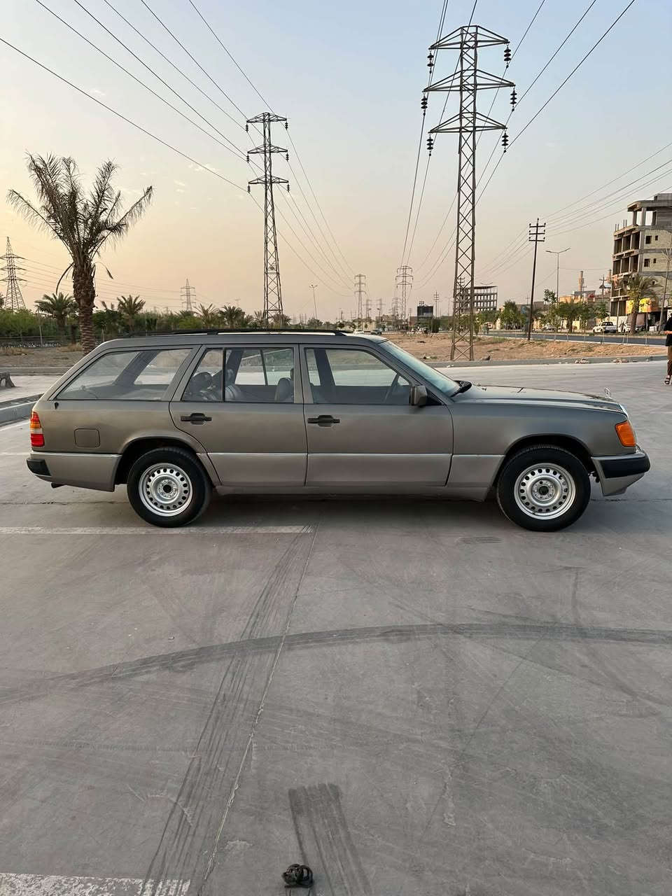 للبيع مرسيدس دب موديل  1988
محرك بطه 2500 
محرك جديد
كير جديد
مصبوغه عام للجماليه
رقم كربلاء تحويل 
تخم تاير نضيف
المكان النجف 
السعر 50 وبيه مجال
منضومة غاز 60 لتر
للاستفسار ***********
