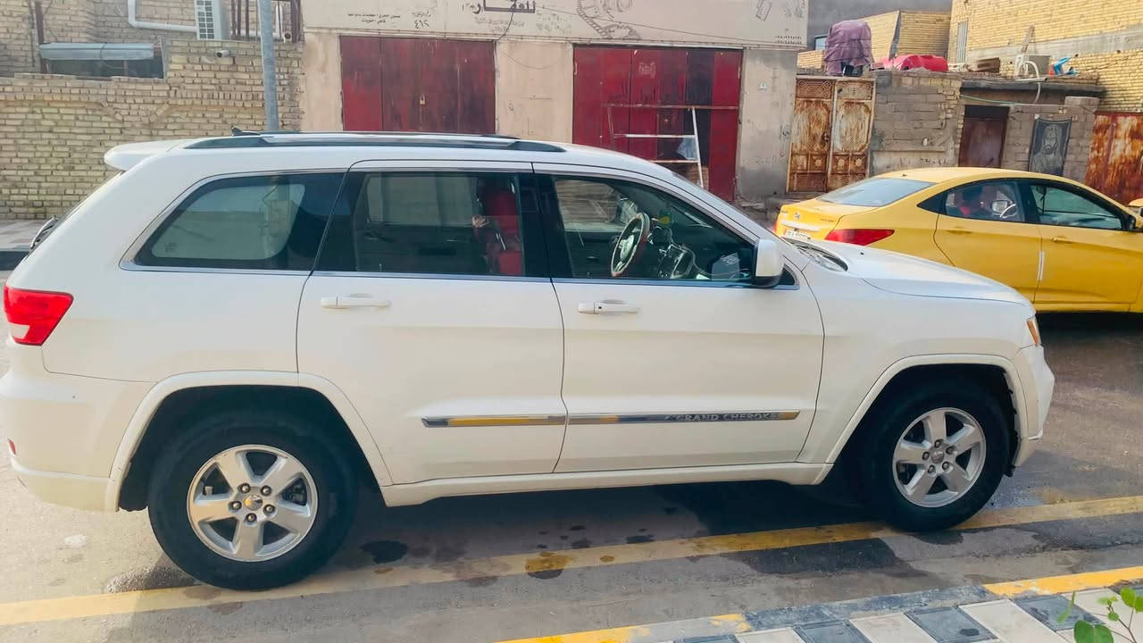 جيب موديل 2011
نص فول 
سياره وكاله بيه طخات بسيطه بس قبق 
الجنطه بيه معجون
السعر على الخاص 
او اتصال ع الرقم ***********
